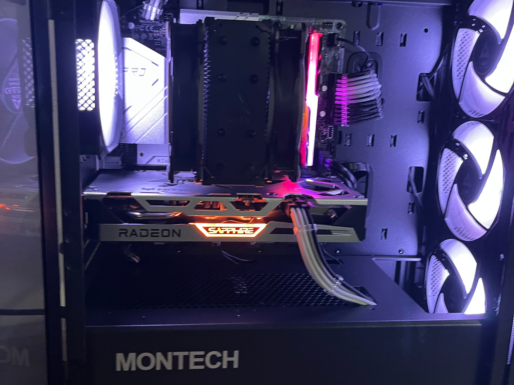Stealthy Banger V3 - i5 11600K w/ RX 6600XT