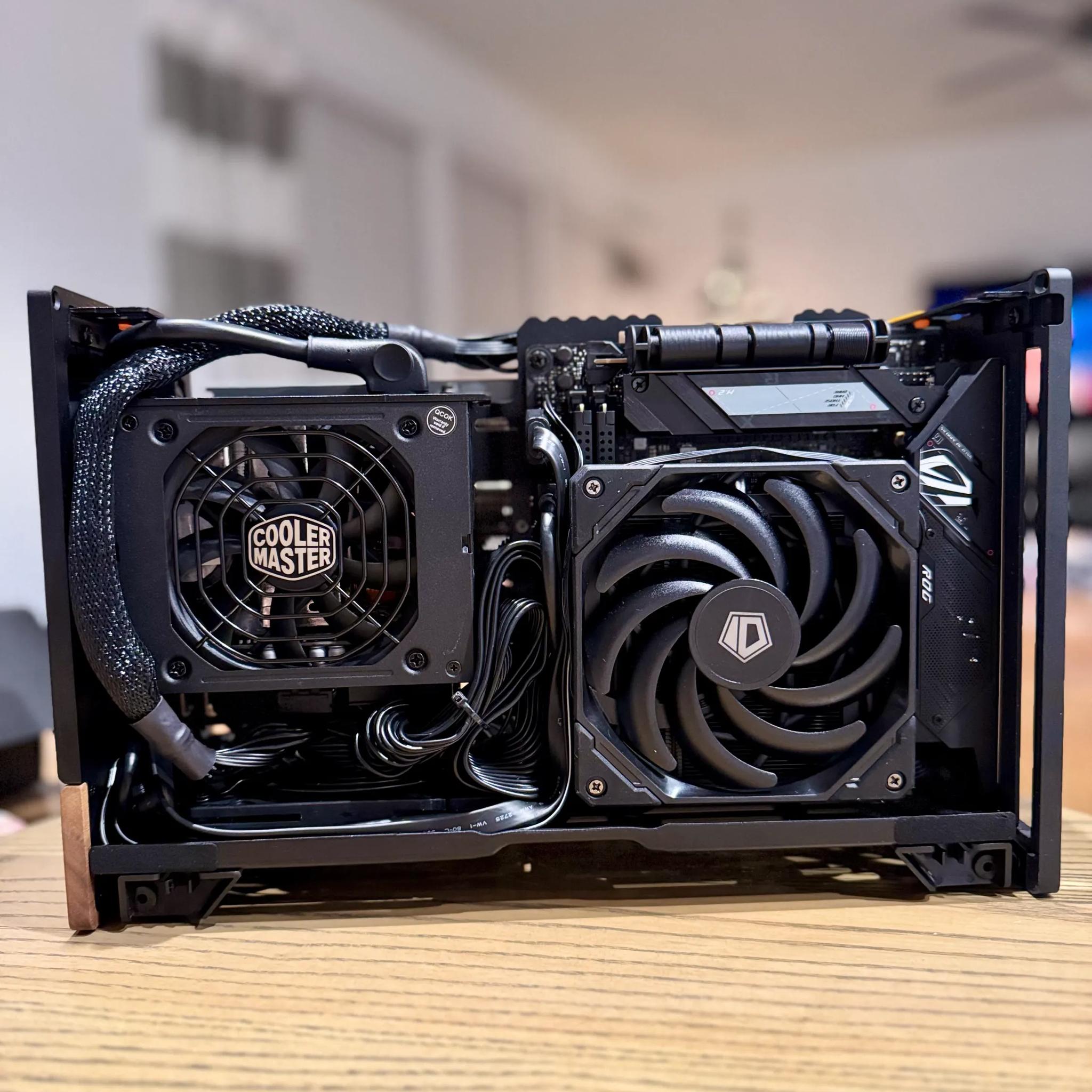 The Distinguished Gentleman 🎩 Fractal Terra, NVIDIA 4070 SUPER OC, RYZEN 7600X, 32GB RAM, 2TB SSD