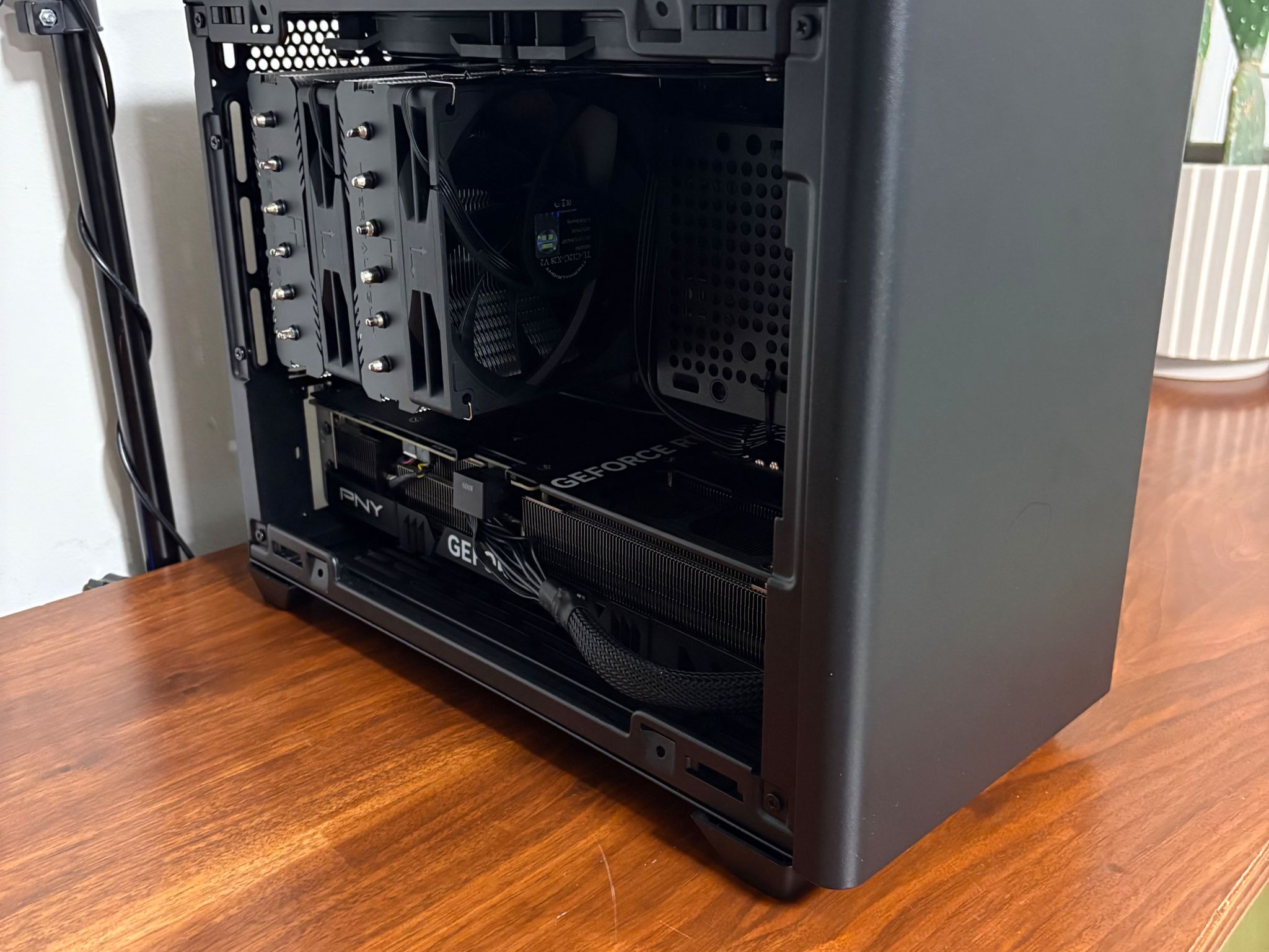 RTX 4070TI SUPER | Ryzen 7 5800X3D | 32GB DDR4 | 1 TB SSD | 850W PSU | 2x 120mm Fans | NR200 ITX
