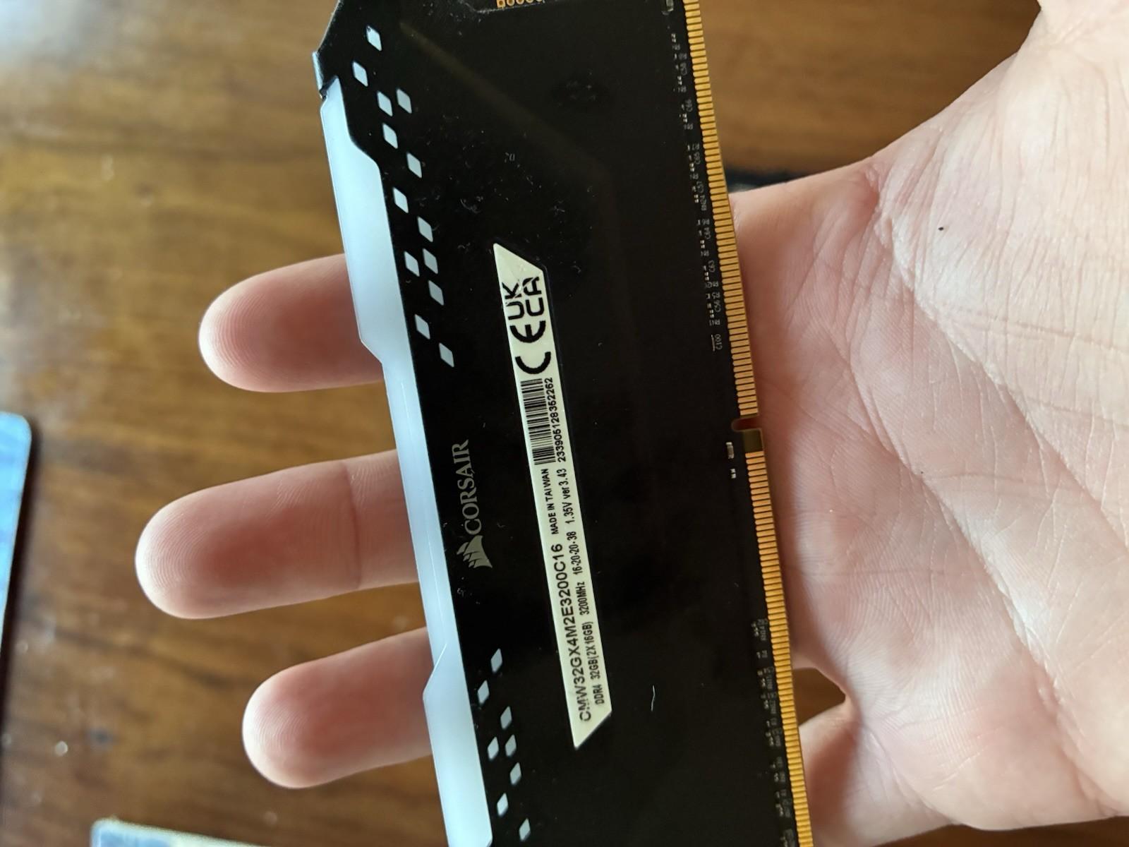 🌈 Corsair RGB PRO 32GB (2x16GB) DDR4 3200MHz RAM Kit 🌈