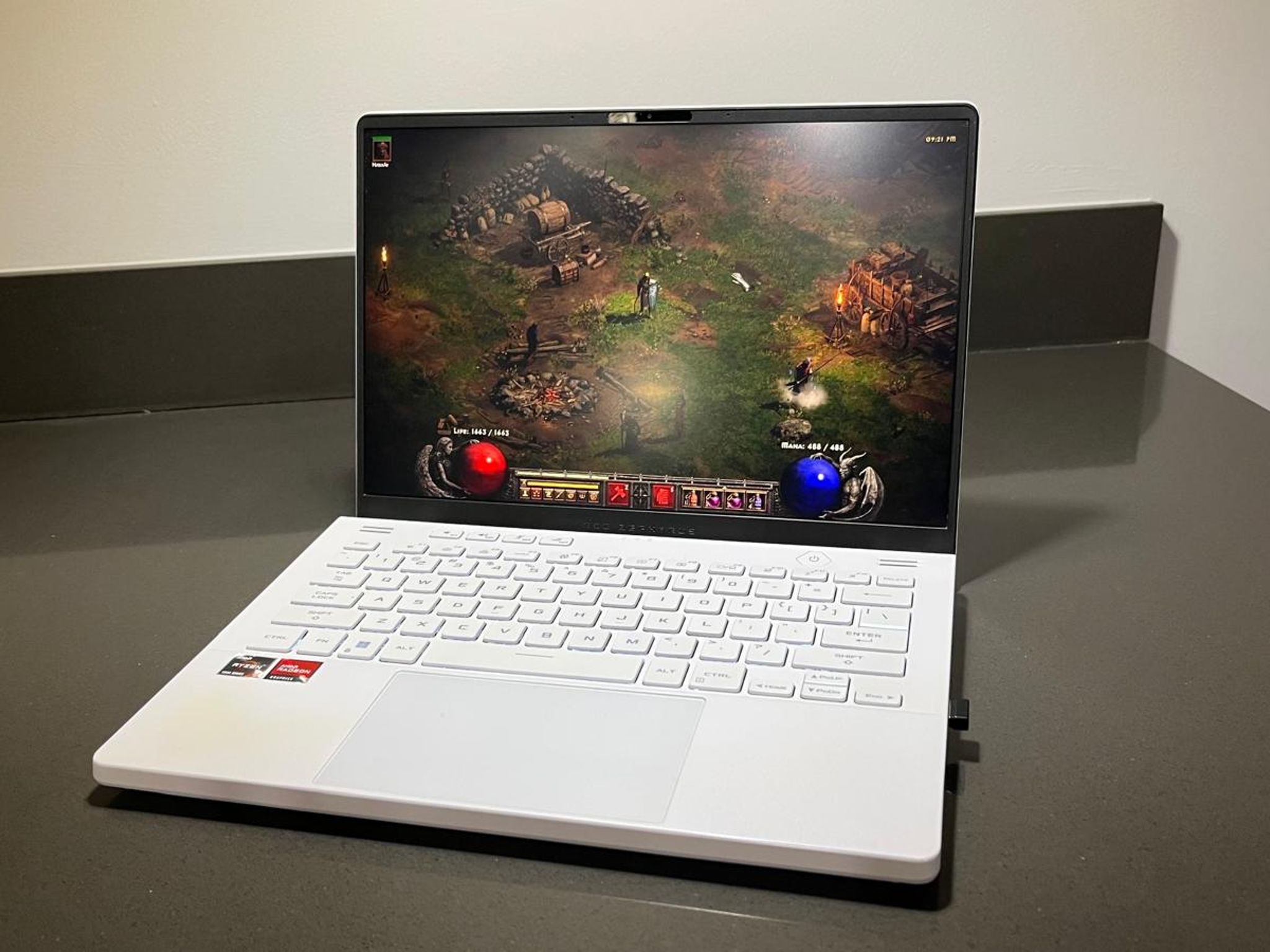 ASUS ROG Zephyrus G14, AMD Ryzen 9 6900HS, AMD Radeon RX 6700S, 16GB 4800MT/s DDR5, 1TB SSD