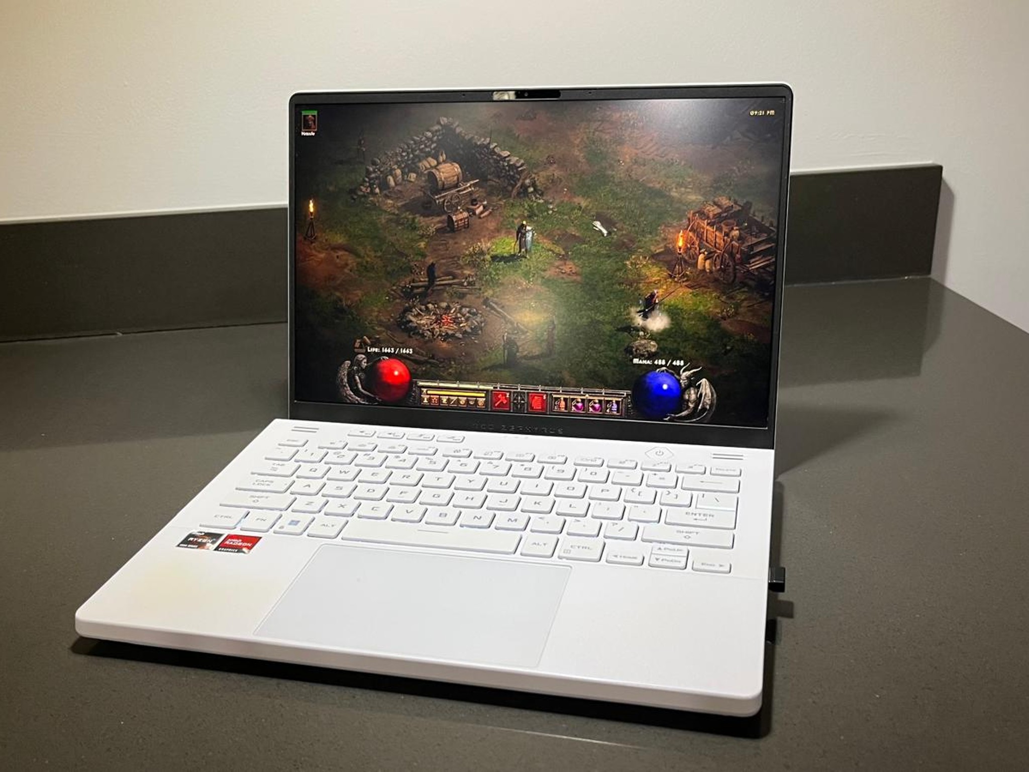 ASUS ROG Zephyrus G14, AMD Ryzen 9 6900HS, AMD Radeon RX 6700S, 16GB 4800MT/s DDR5, 1TB SSD
