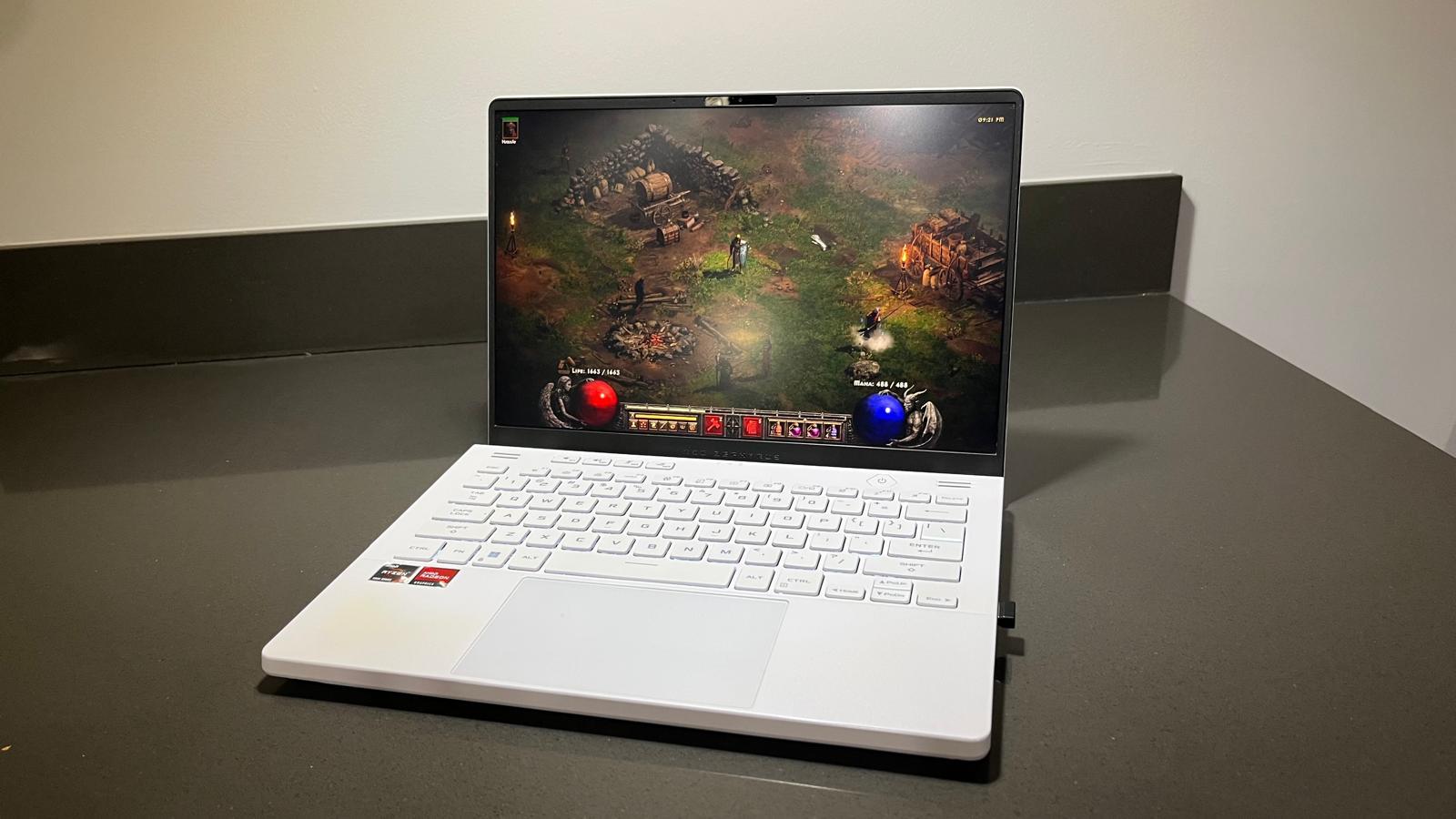 ASUS ROG Zephyrus G14, AMD Ryzen 9 6900HS, AMD Radeon RX 6700S, 16GB 4800MT/s DDR5, 1TB SSD