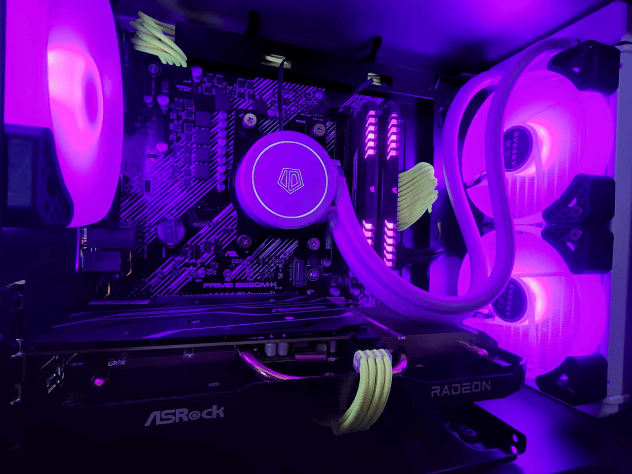 AMD Ryzen 5 3600 //  AMD Radeon RX 6600 8GB // Corsair Vengeance RGB 16GB 3200MHz