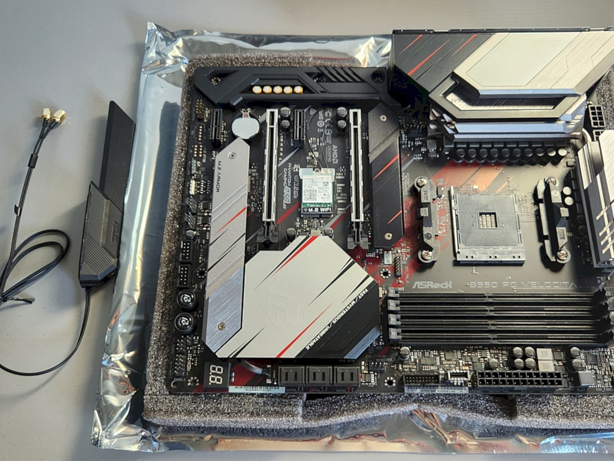 ASrock B550 PG Velocita + Intel AX210 Wifi 6E card + Asus Wifi 6E antenna