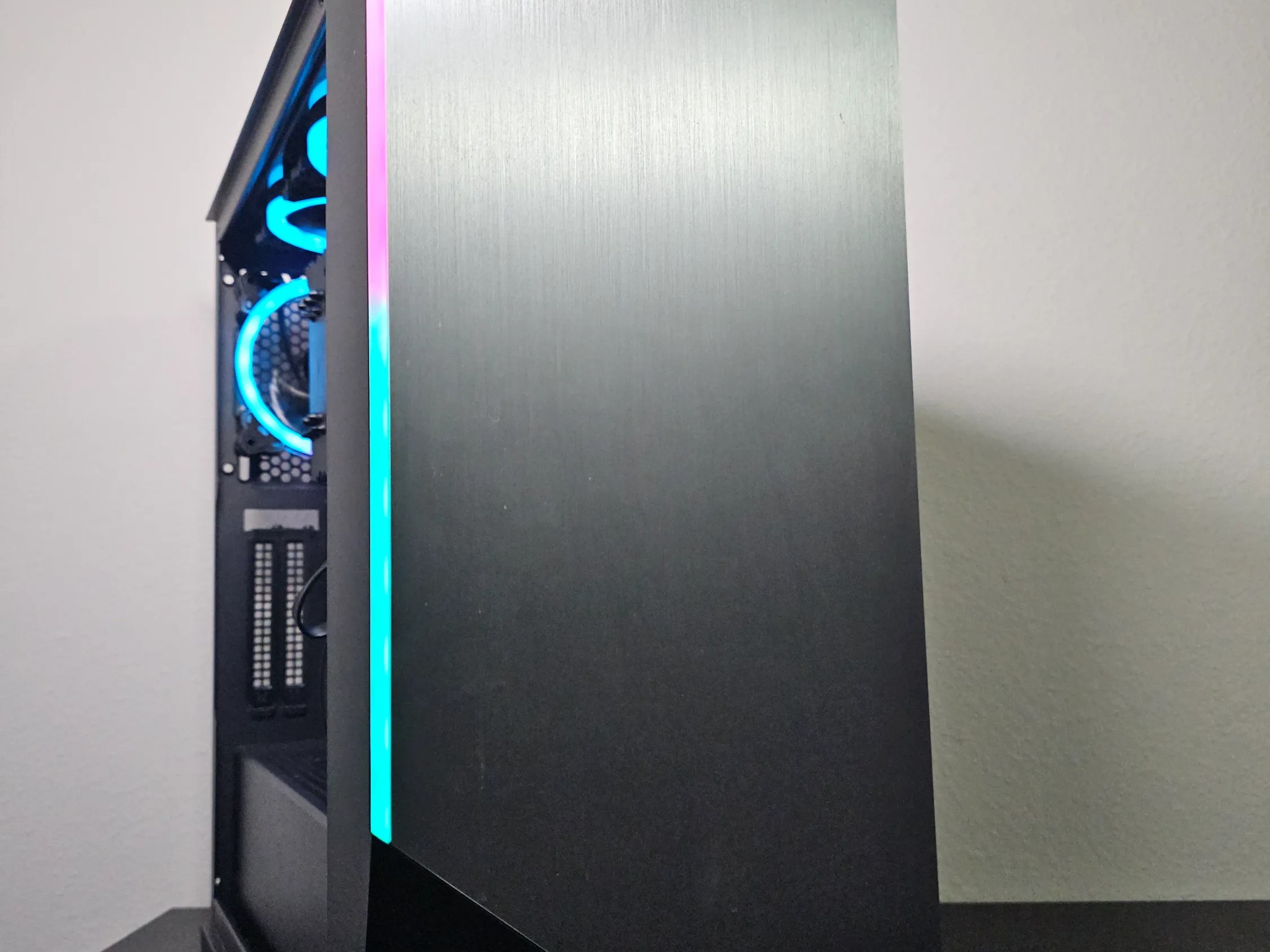 Ryzen 5 3600 / RTX 2070 Super / 16GB DDR4 / 1TB SSD / Wi-Fi + BT