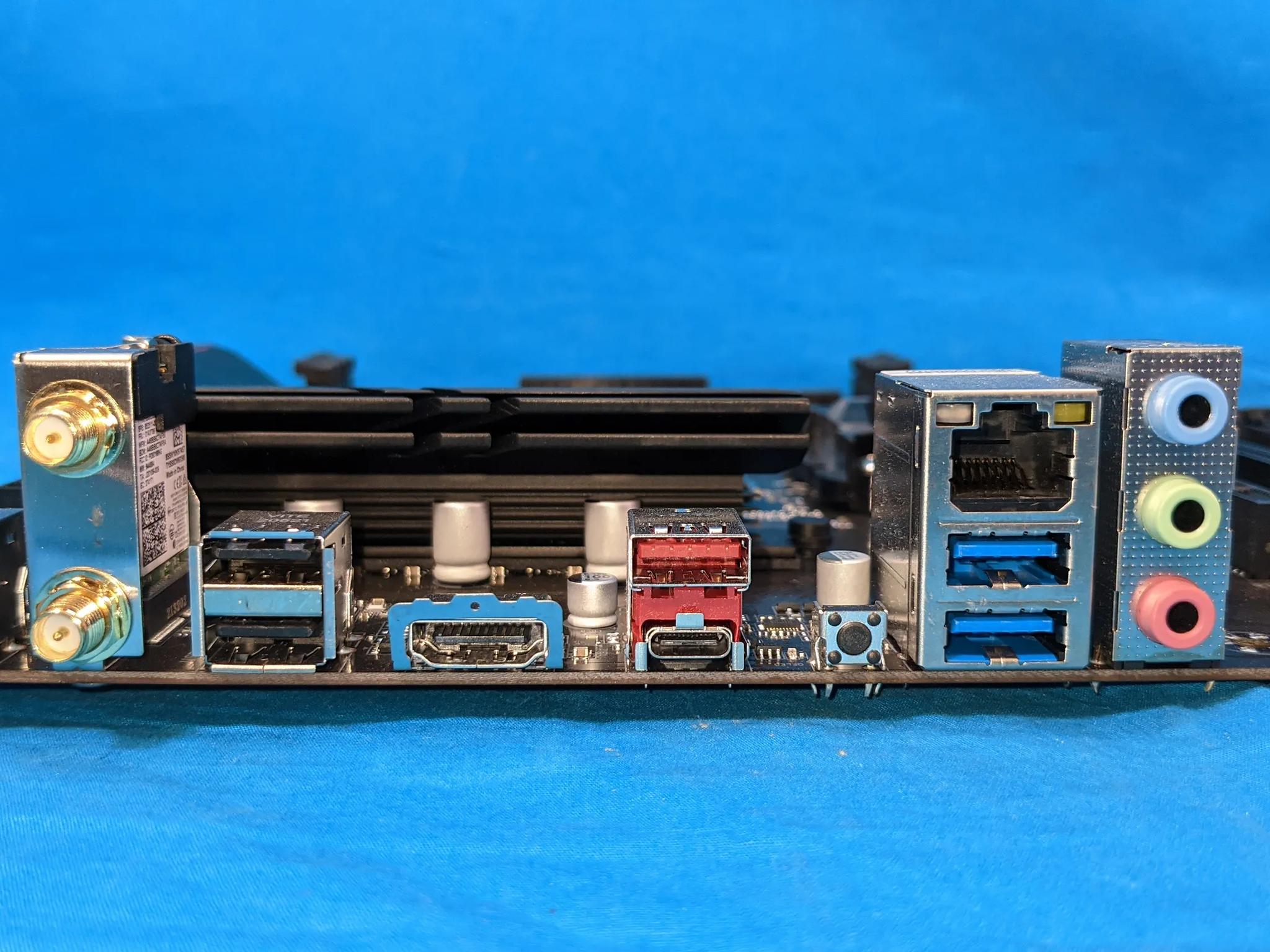 Gigabyte B550 UD AC AMD Socket AM4 DDR4 ATX PCIe 4.0 Desktop Motherboard & I/O Shield