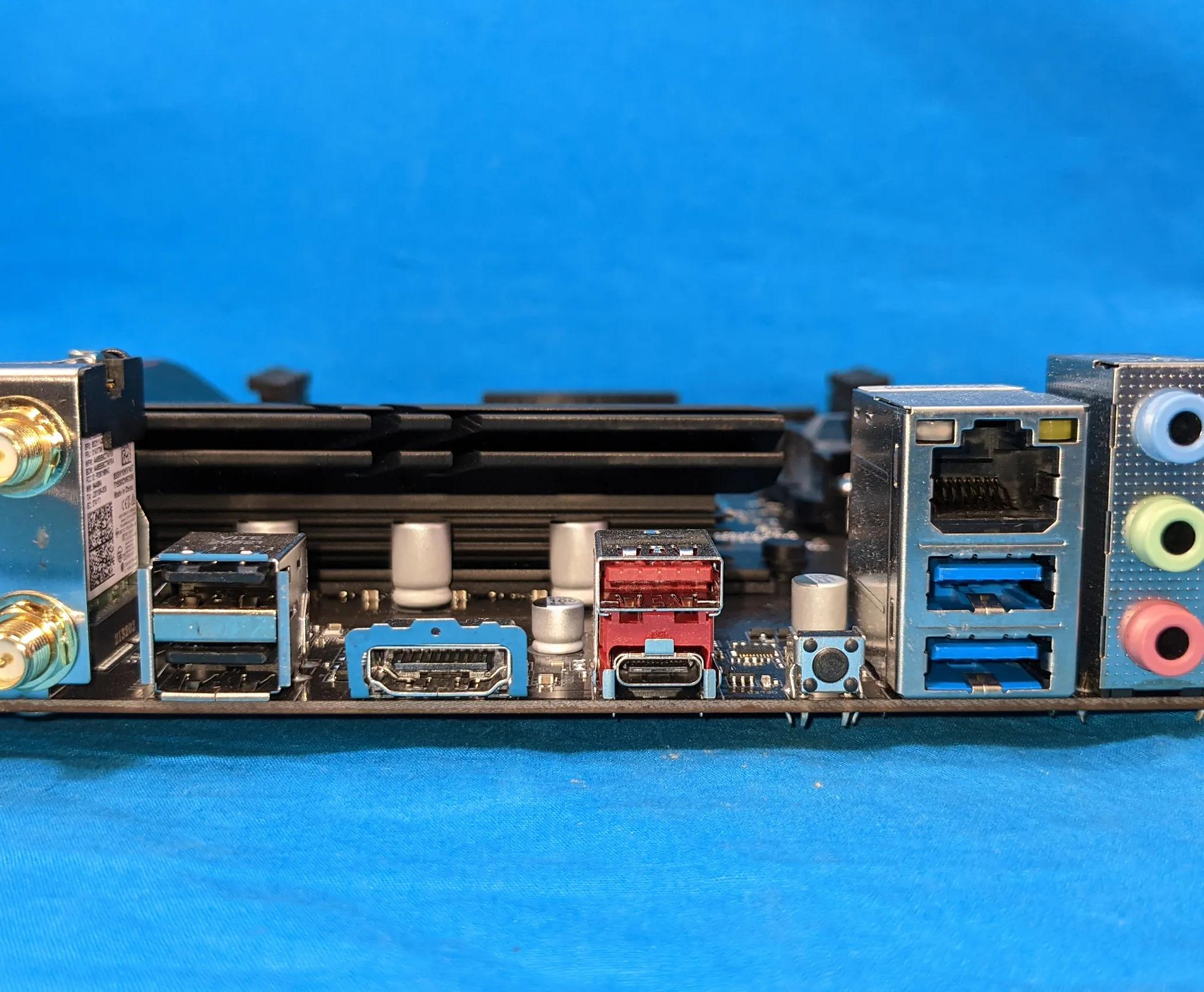 Gigabyte B550 UD AC AMD Socket AM4 DDR4 ATX PCIe 4.0 Desktop Motherboard & I/O Shield