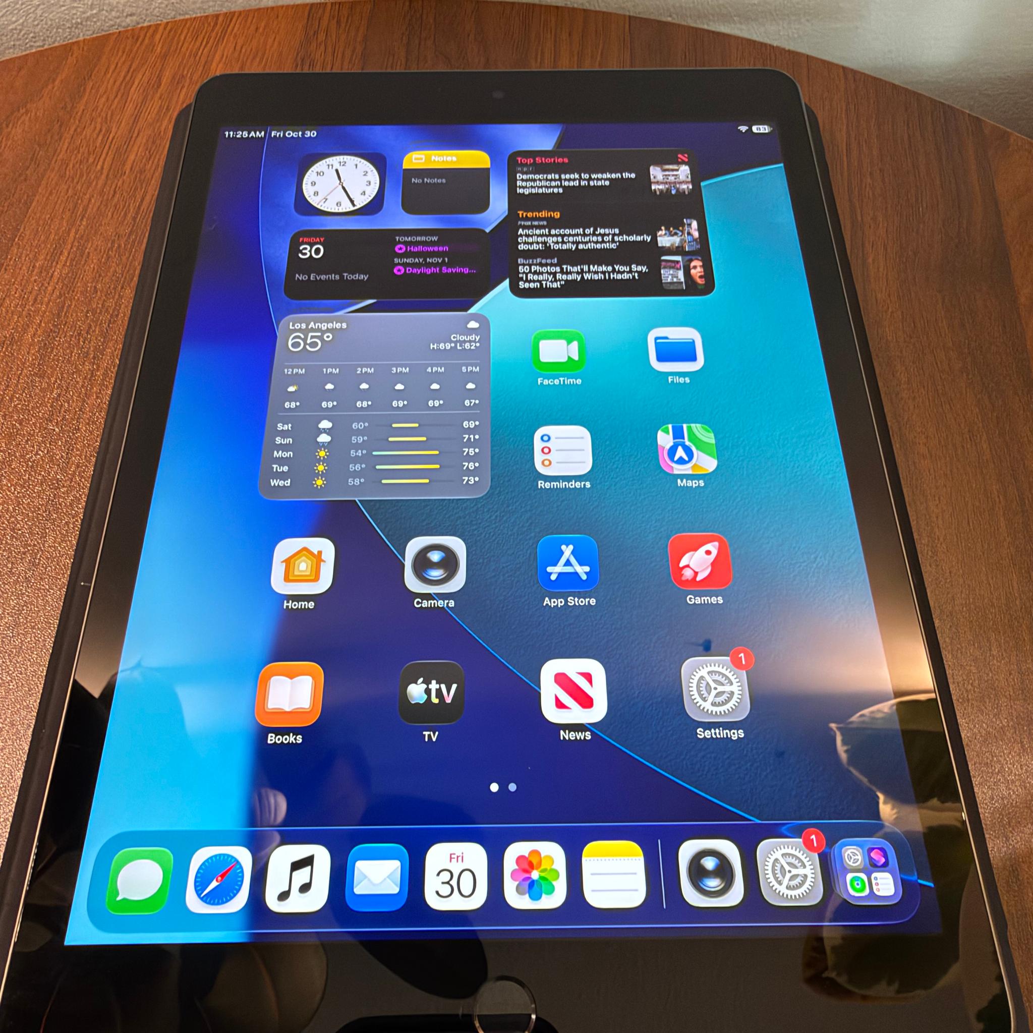 Apple iPad 9th Gen | 64GB | 10.2" Retina Display | Space Gray | Folio Case