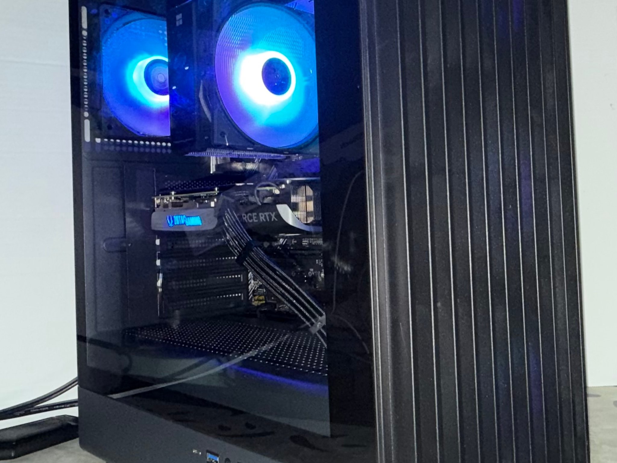 | RTX 4060 Ti 8GB | Ryzen 7 5700 | 32GB RAM | 2TB SSD