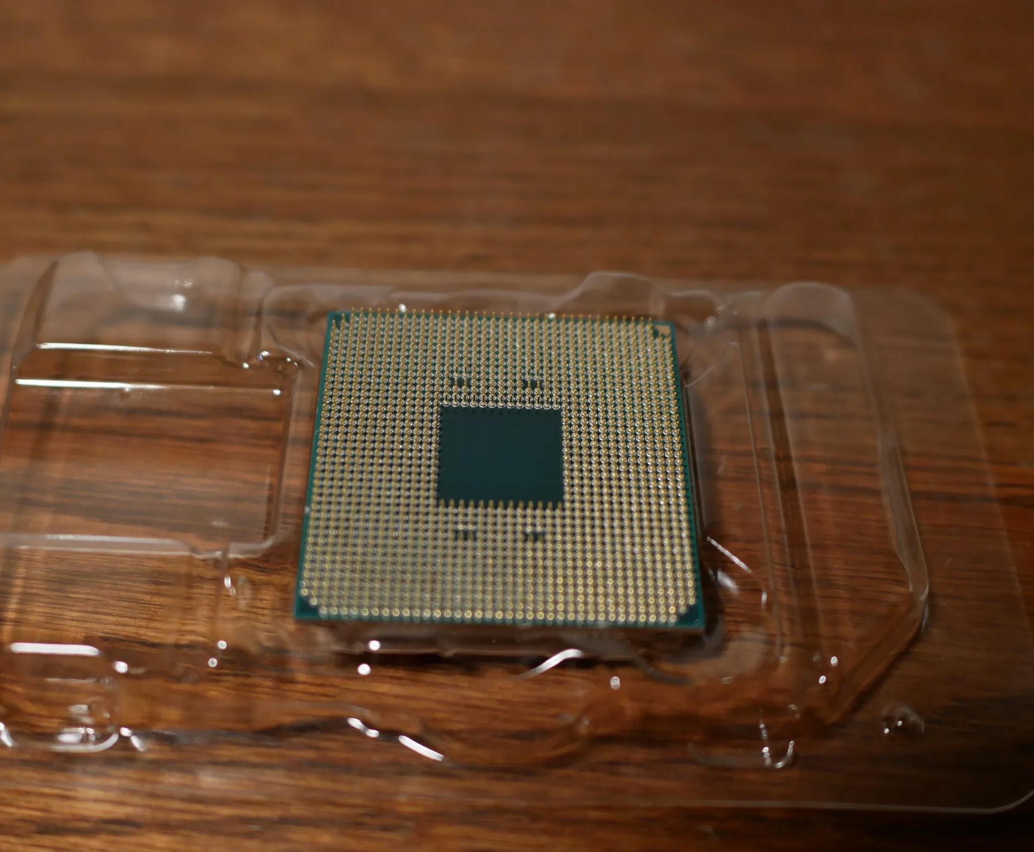 AMD Ryzen 5 5600X Desktop Processor 100-100000065