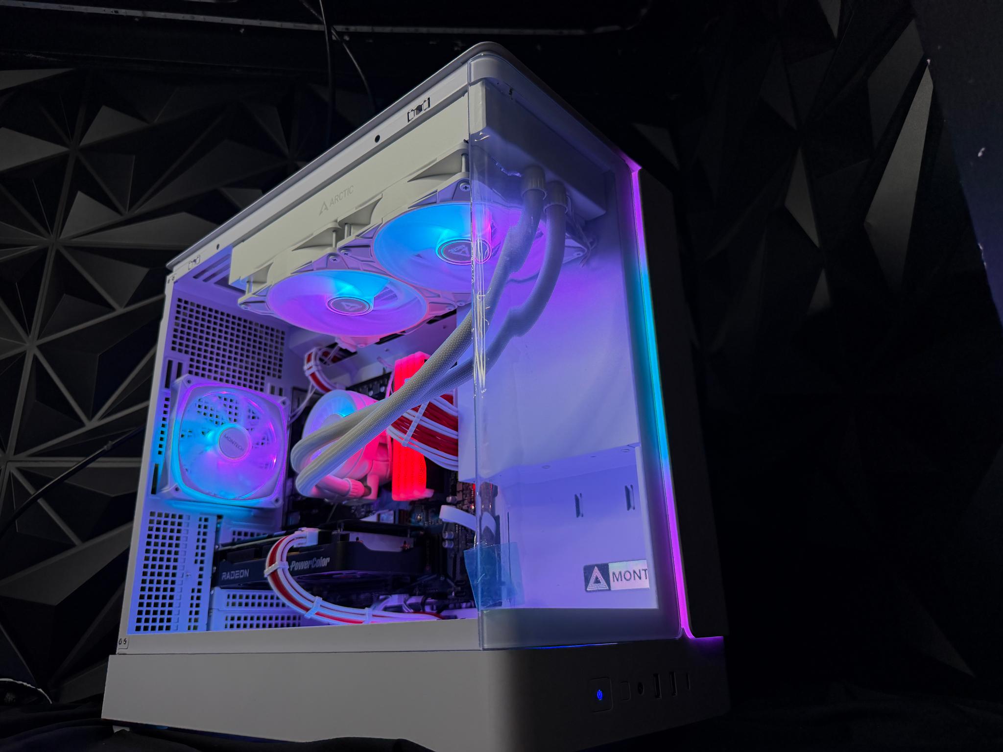 🩸❄️ BLOOD ICE ❄️🩸Ryzen 5 5600X3D| RX 9060XT 16 GB | 32 GB DDR4| 1.25 TB NVMe|750W Gold PSU