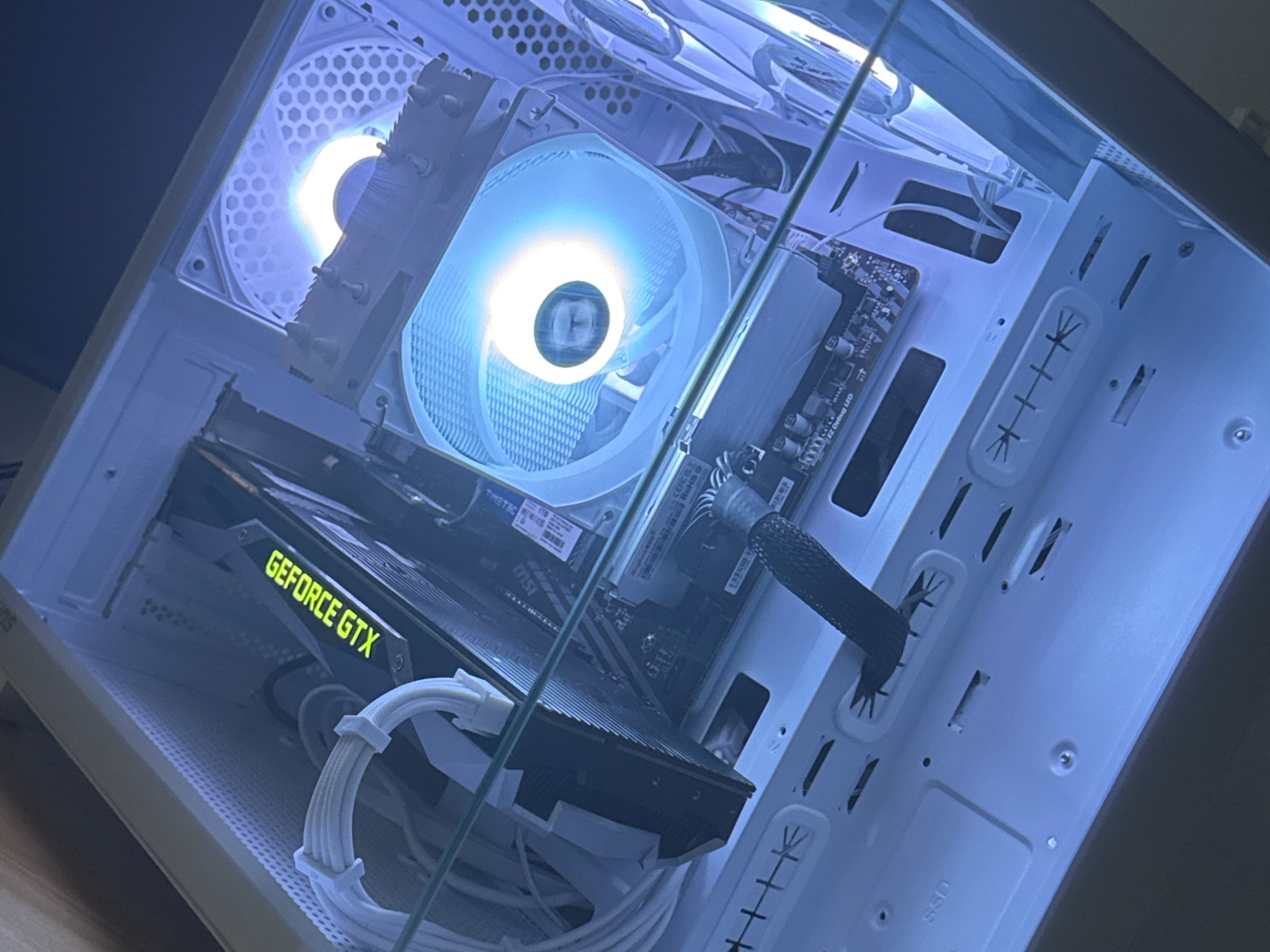 ⚪️White Pure Performance Monster⚪️|GTX 1080|Ryzen 5 3500X|16 GB RAM|1 TB SSD|WIFI+ Windows 11|