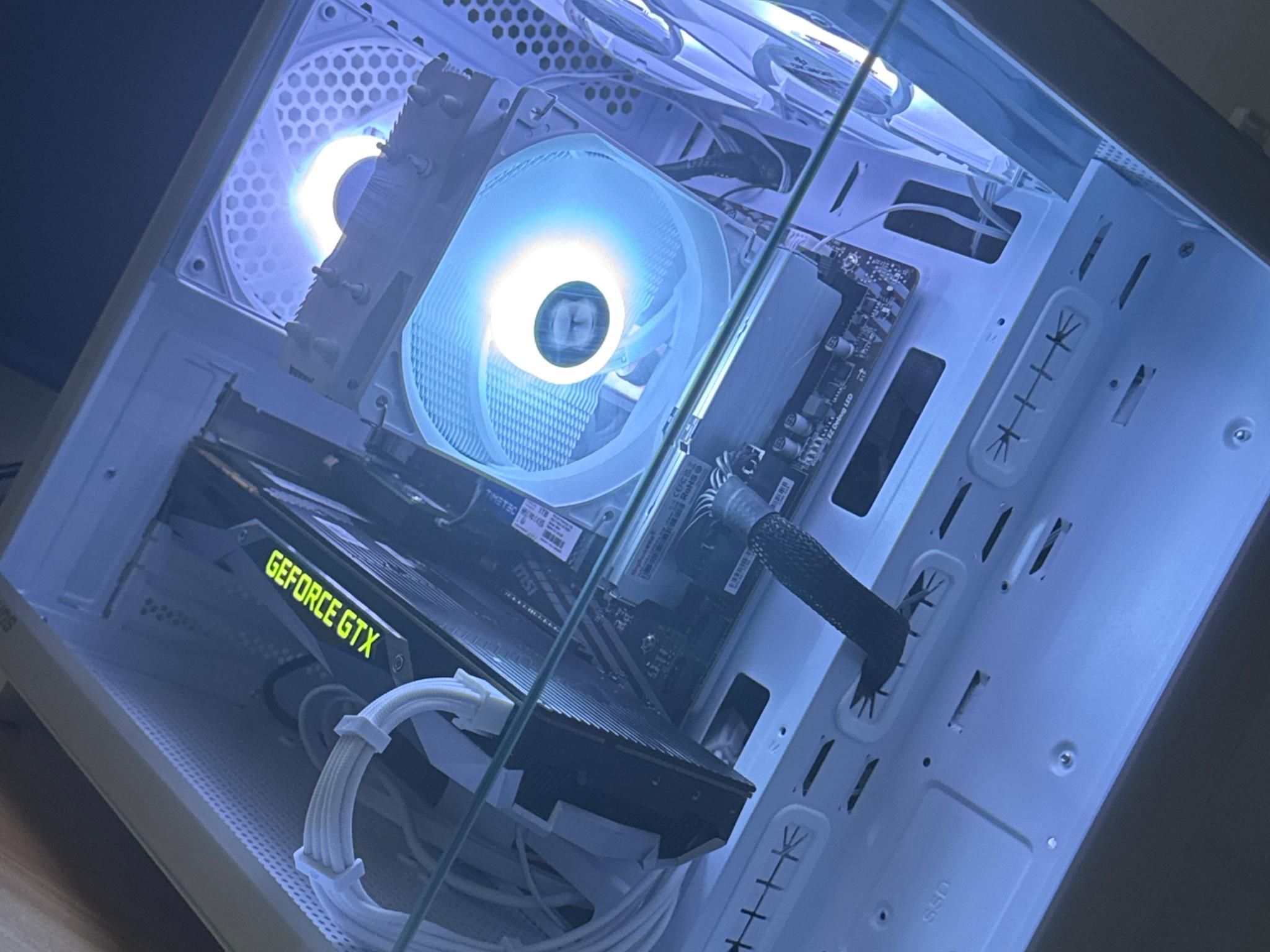 ⚪️White Pure Performance Monster⚪️|GTX 1080|Ryzen 5 3500X|16 GB RAM|1 TB SSD|WIFI+ Windows 11|