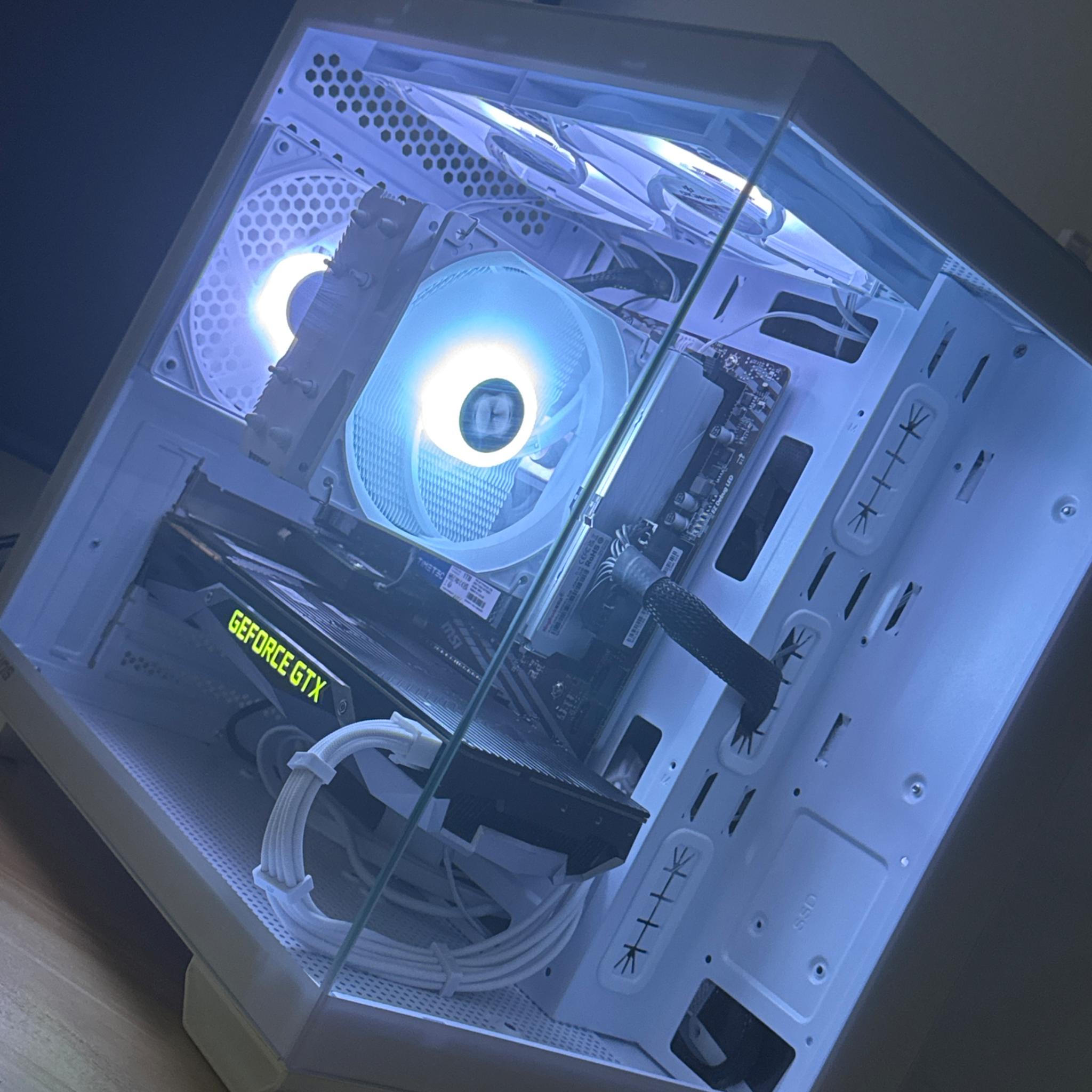 ⚪️White Pure Performance Monster⚪️|GTX 1080|Ryzen 5 3500X|16 GB RAM|1 TB SSD|WIFI+ Windows 11|