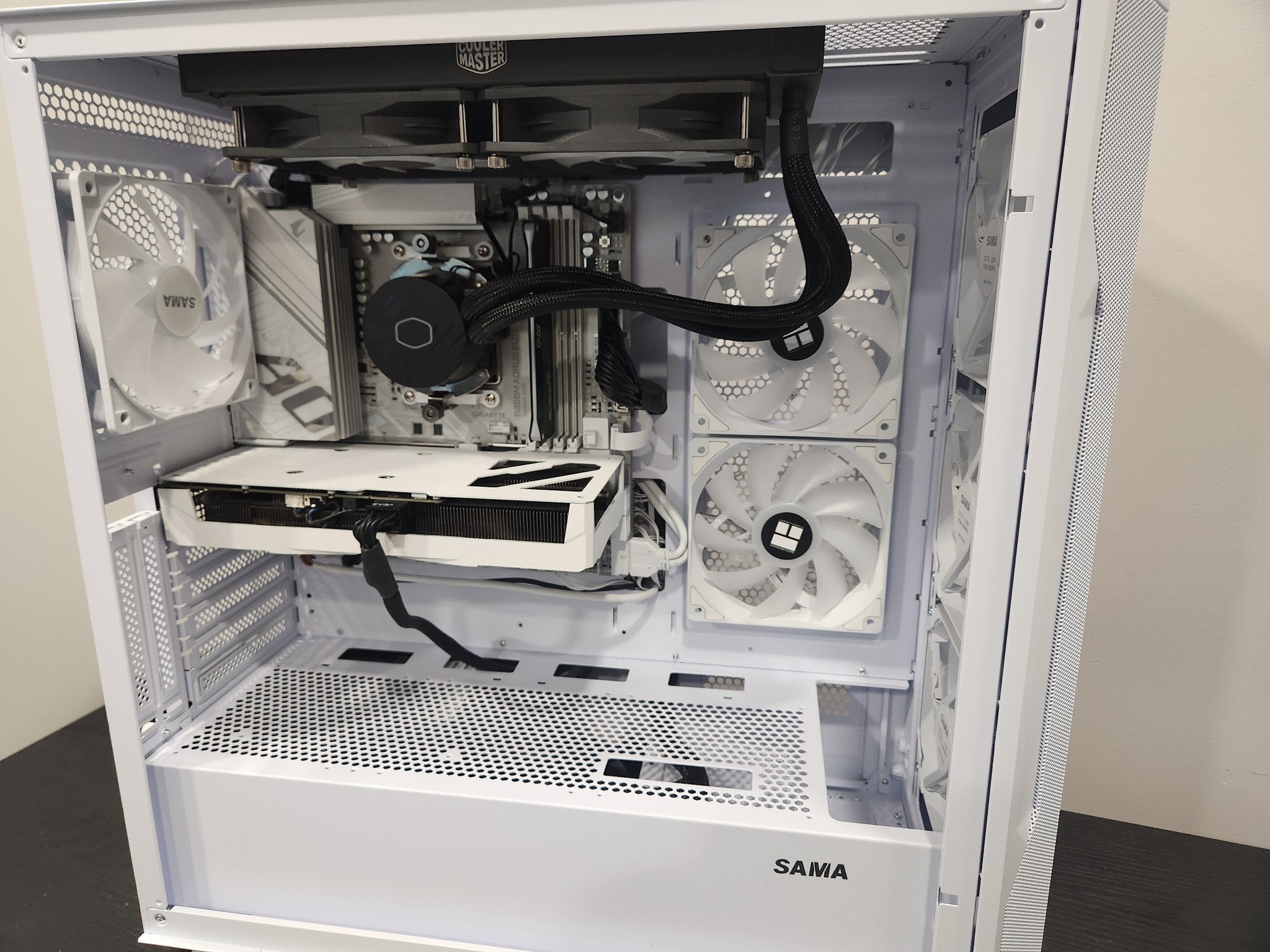 High end White gaming pc with CUSTOM RTX WHITE GPU!