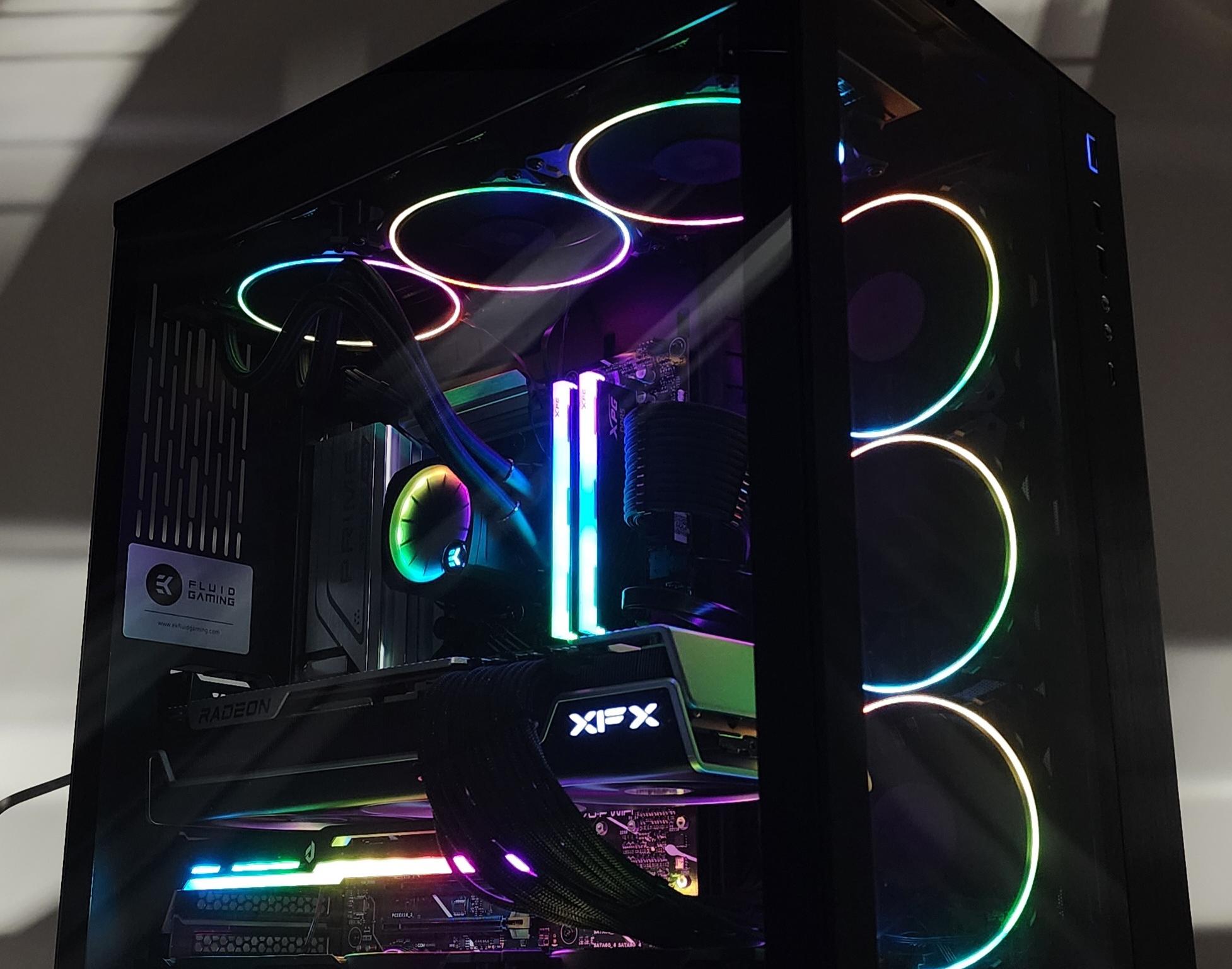 Gaming PC Ryzen 7 9800X3D 32GB RAM 2TB SSD RX 7900 XTX 24GB Windows 11 Computer