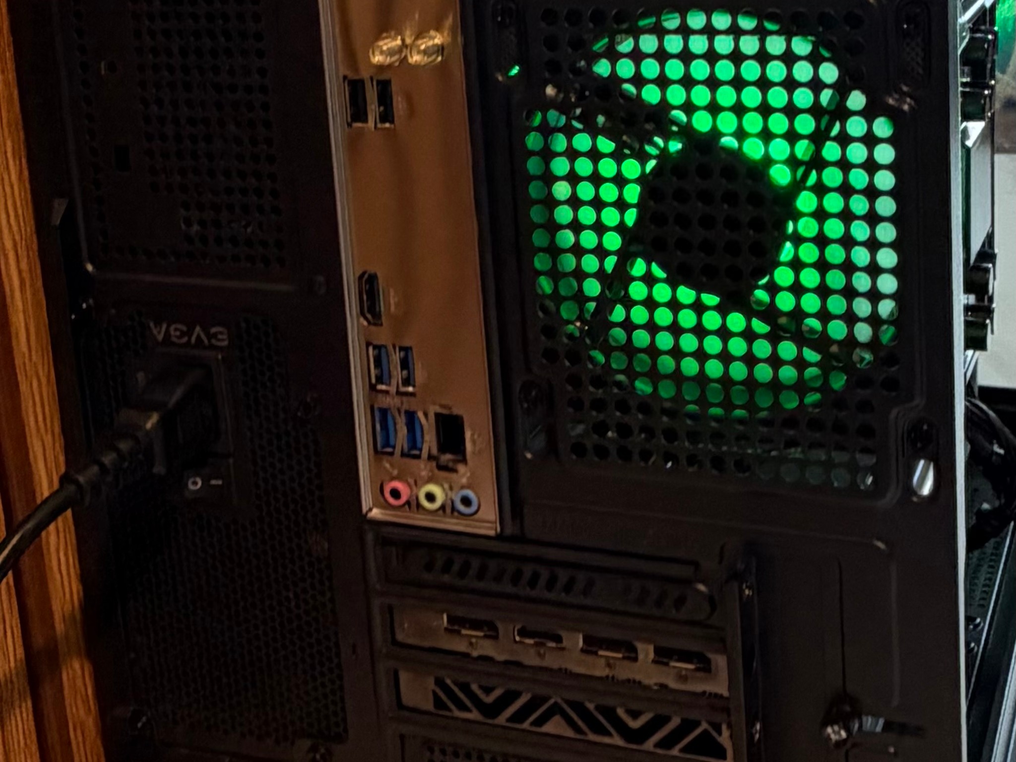 RX 5700XT | RYZEN 5 3600 | 16GB DDR4 | 500GB SSD