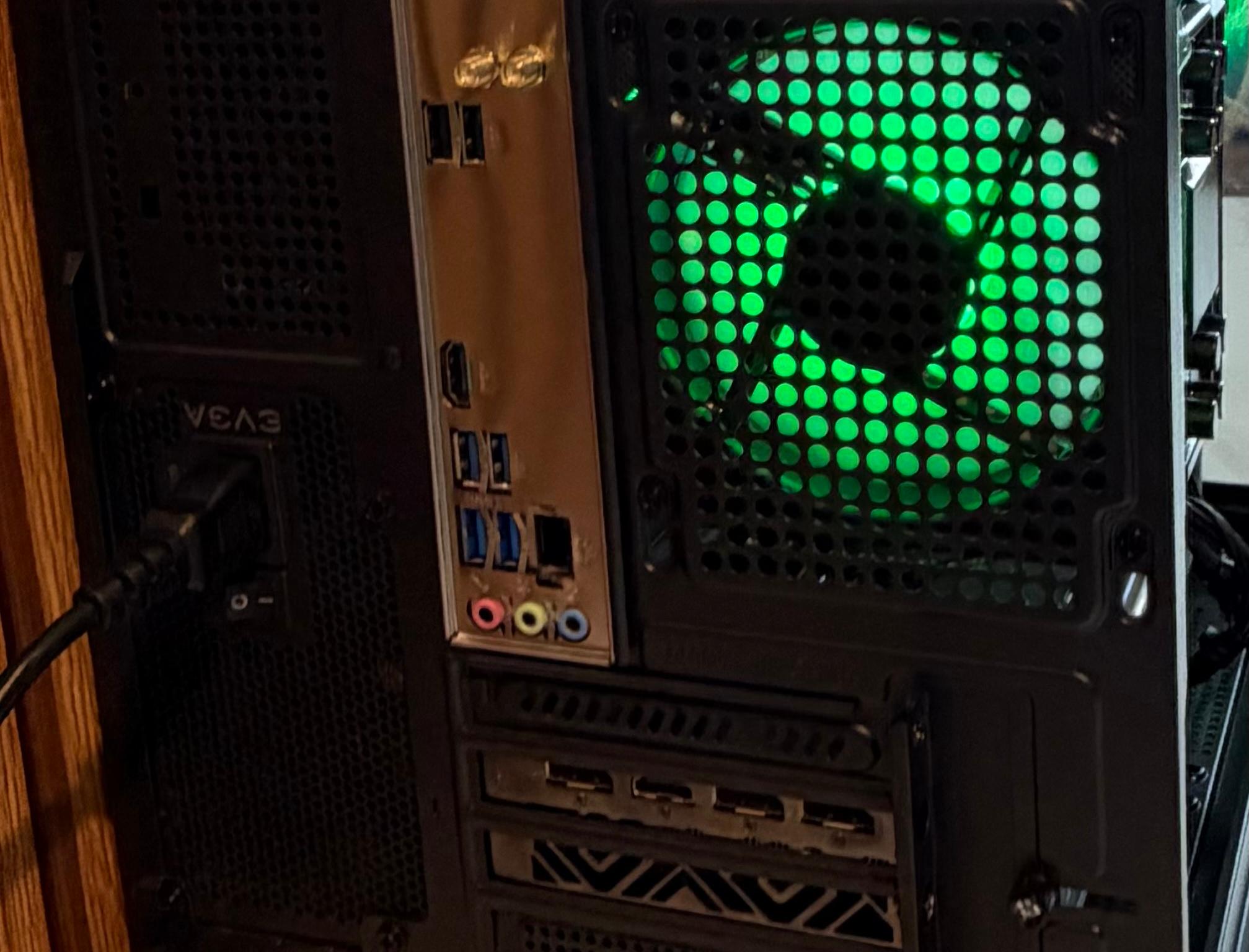 RX 5700XT | RYZEN 5 3600 | 16GB DDR4 | 500GB SSD