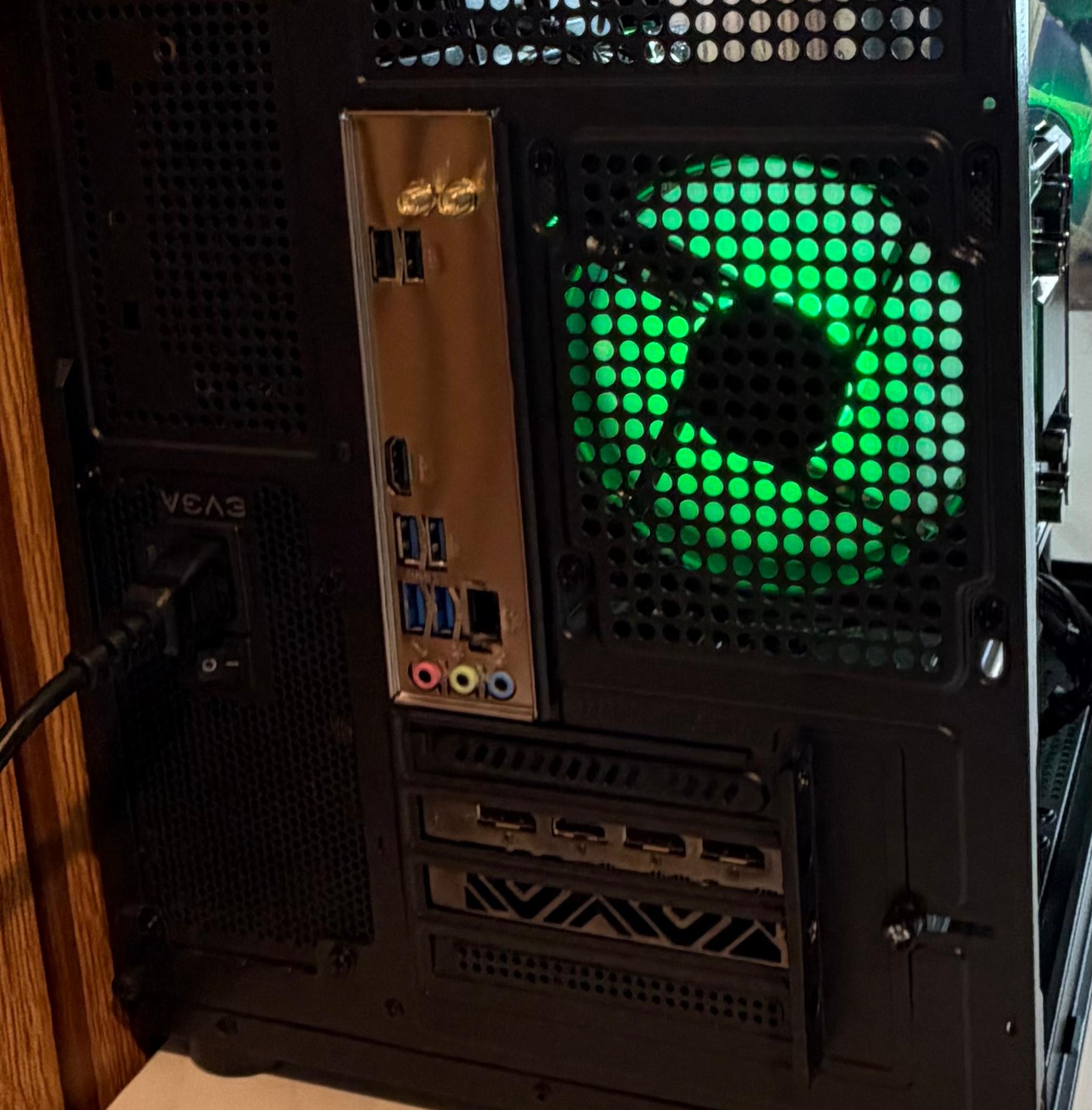 RX 5700XT | RYZEN 5 3600 | 16GB DDR4 | 500GB SSD