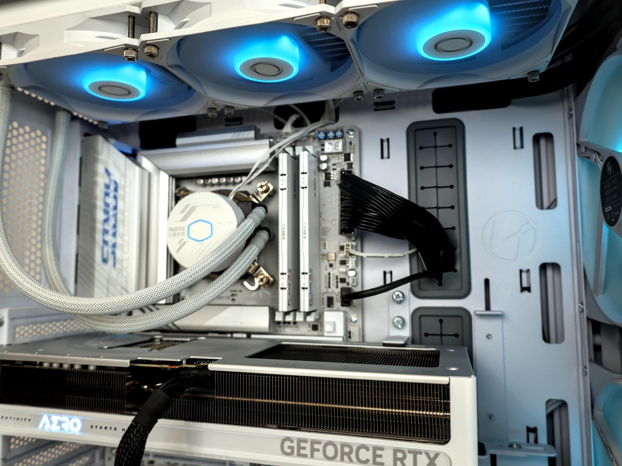 High-End 1440p / 4K Gaming PC – RTX 5070 + Intel Core Ultra 9 – White Aesthetic Build