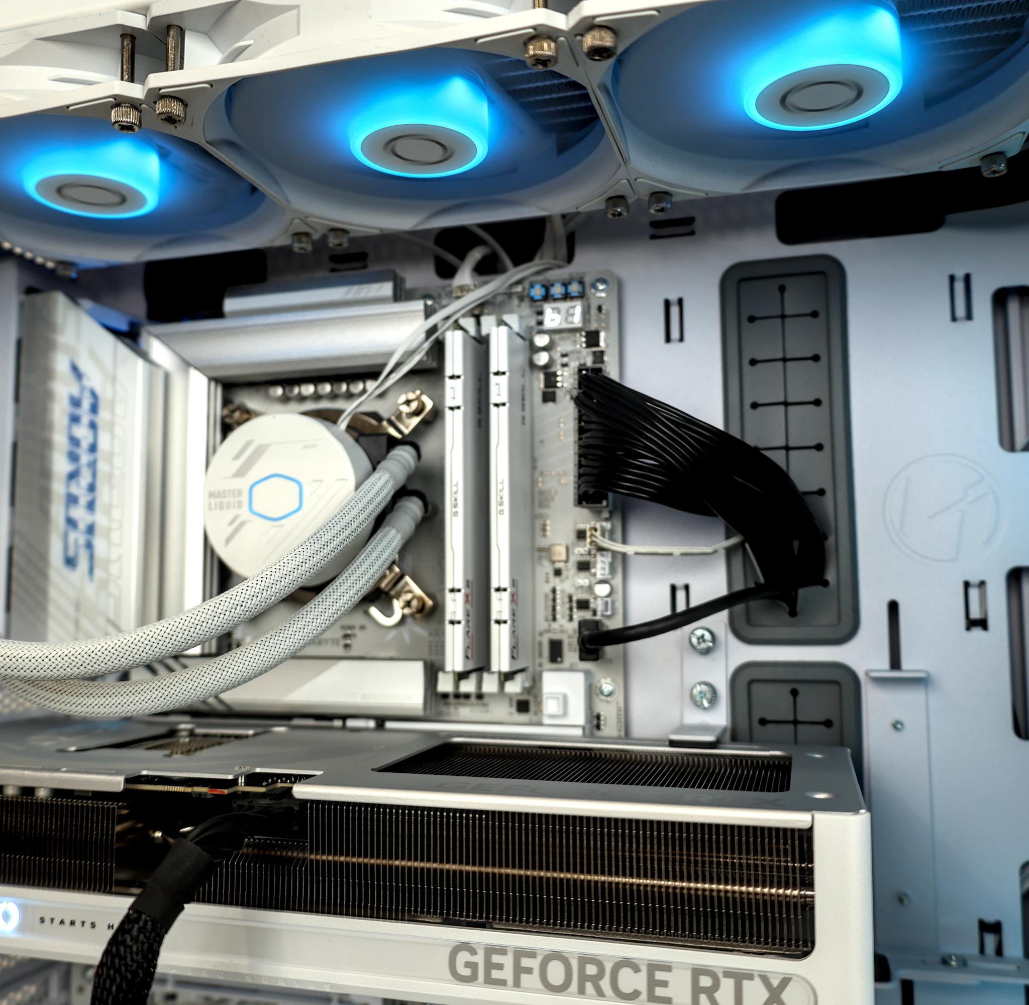 High-End 1440p / 4K Gaming PC – RTX 5070 + Intel Core Ultra 9 – White Aesthetic Build