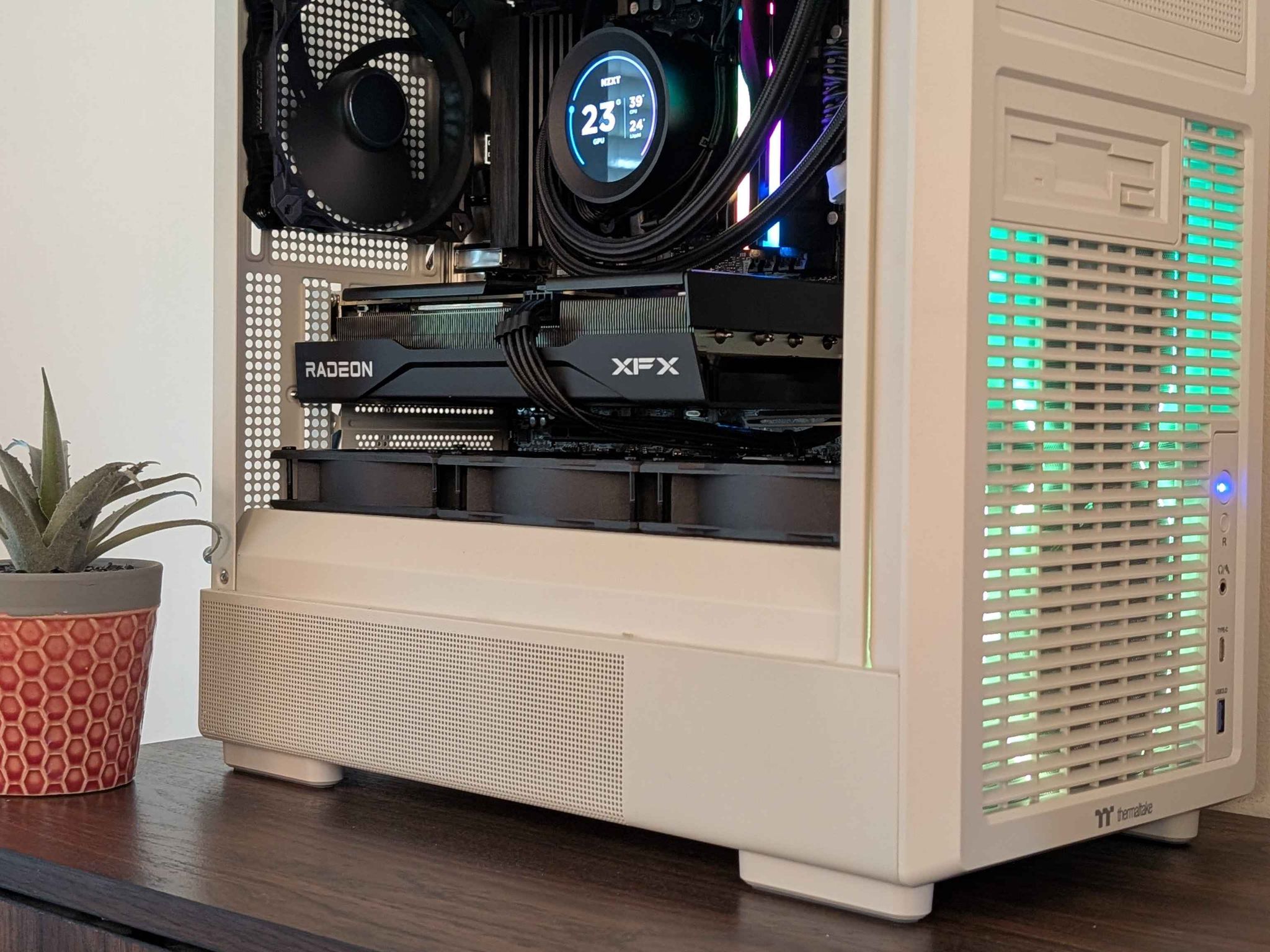 RX 9060 XT 16GB | Ryzen 5 7500X3D | 32GB DDR5-6000 | 1TB NVMe | Corsair RMe 850W
