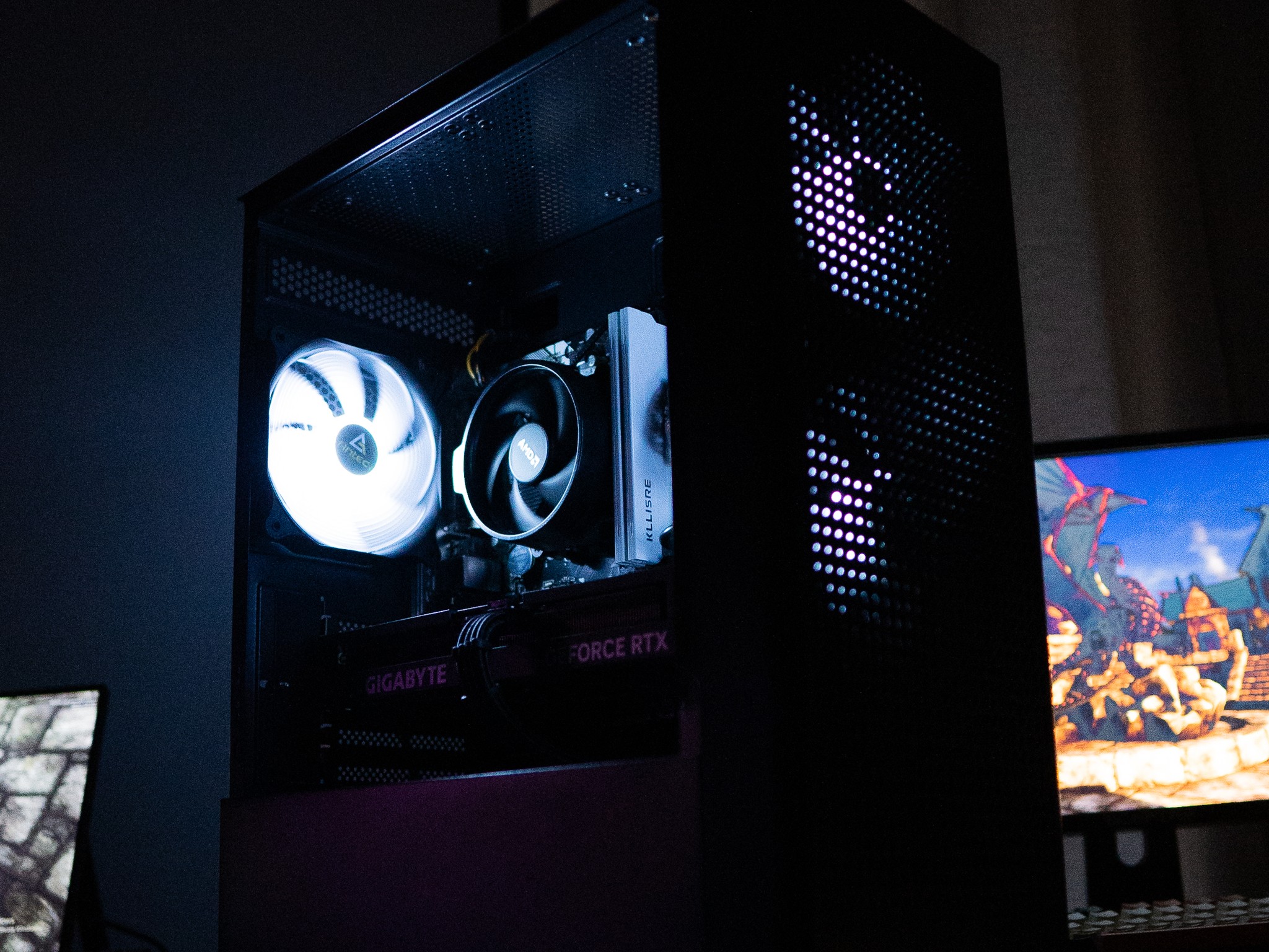⛈️❄️ | GIGABYTE RTX 4060 Ti | RYZEN 7 5700X | 32GB DDR4 RAM | 2TB NVME SSD | Arctic Snow 2.0