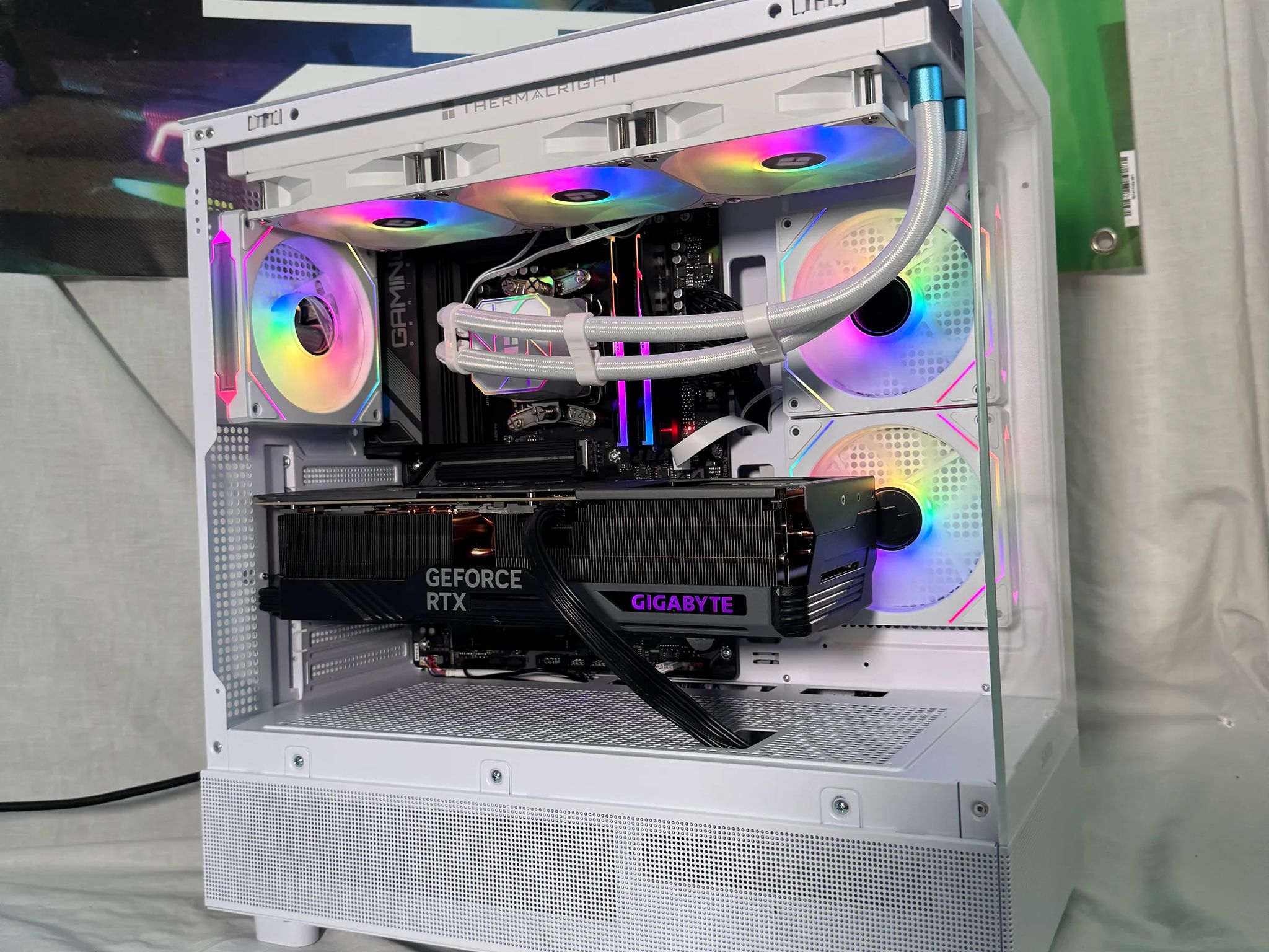 "Project Flash" RTX 4090 Ryzen 7900x Gaming PC
