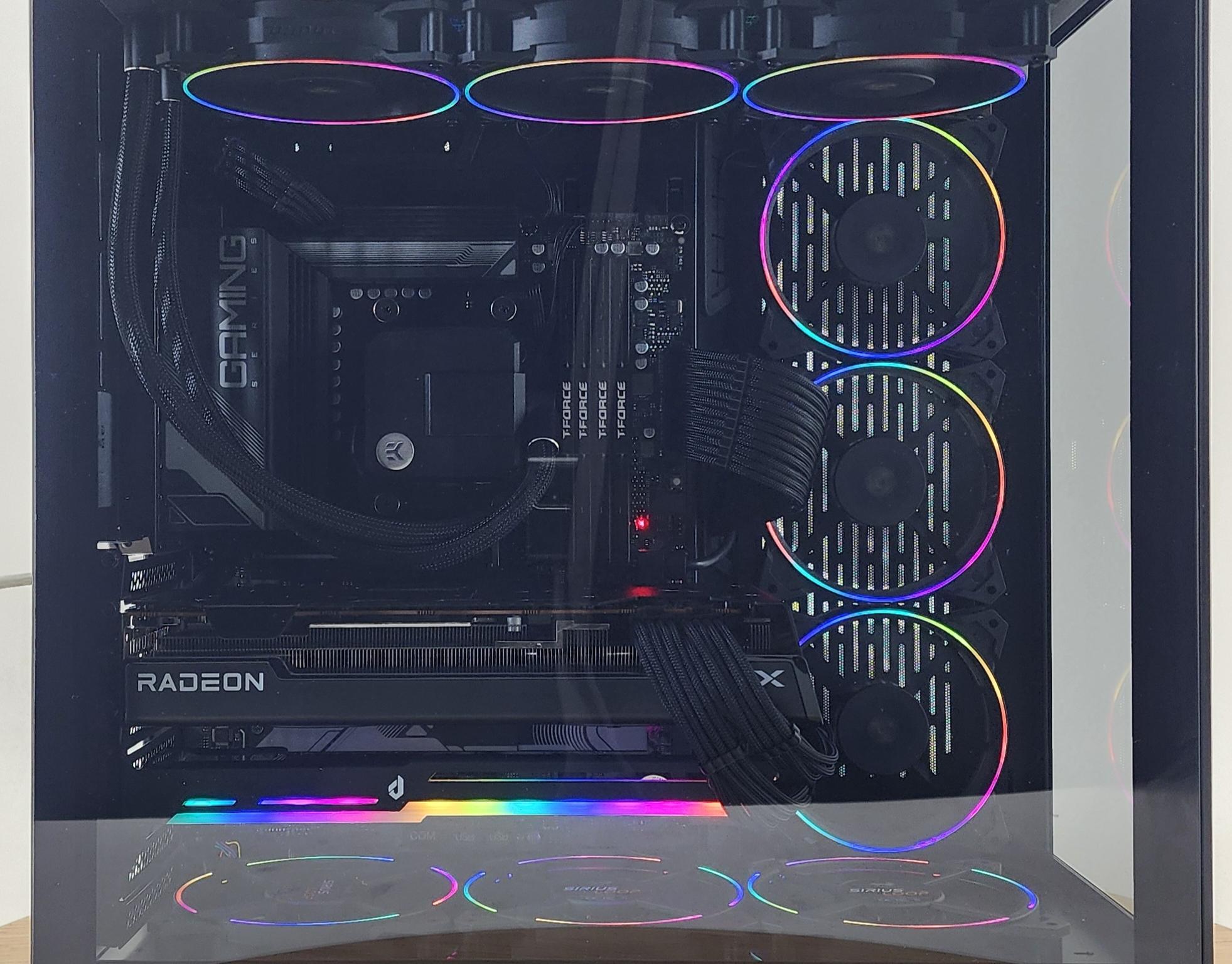 Gaming PC Ryzen 7 7700 32GB RAM 1TB SSD RX 7800 XT 16GB Windows 11 PC