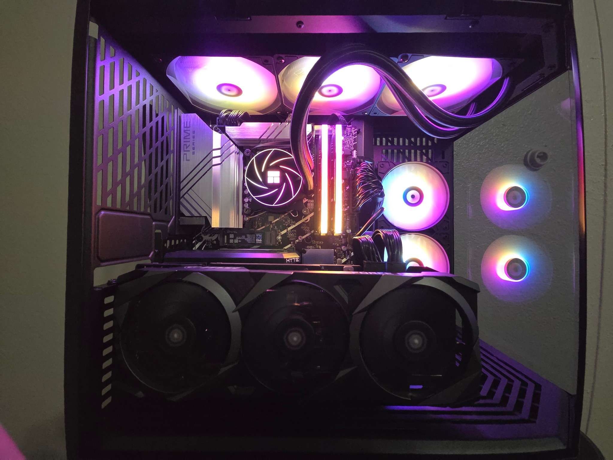 High-End RTX 3090 24GB / i9-14900K Gaming & AI PC – 96GB DDR5 – HYTE Y70