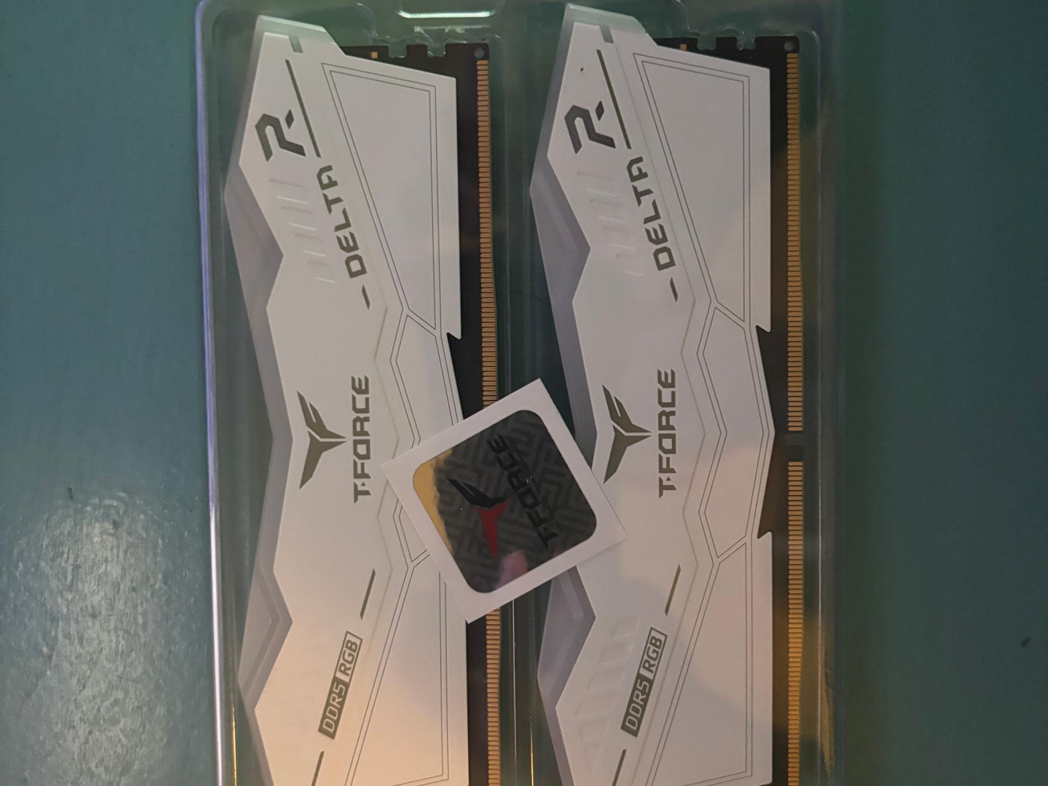 T-force 16gb white memory