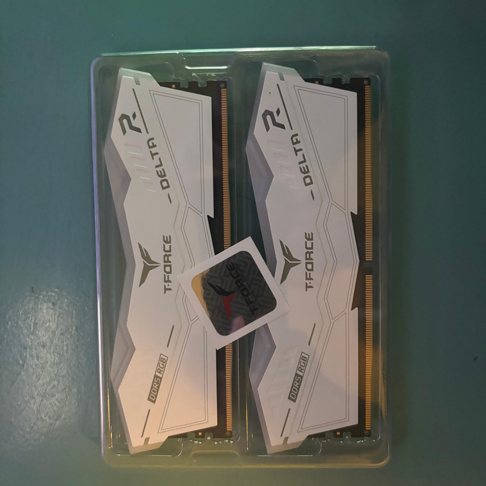 T-force 16gb white memory