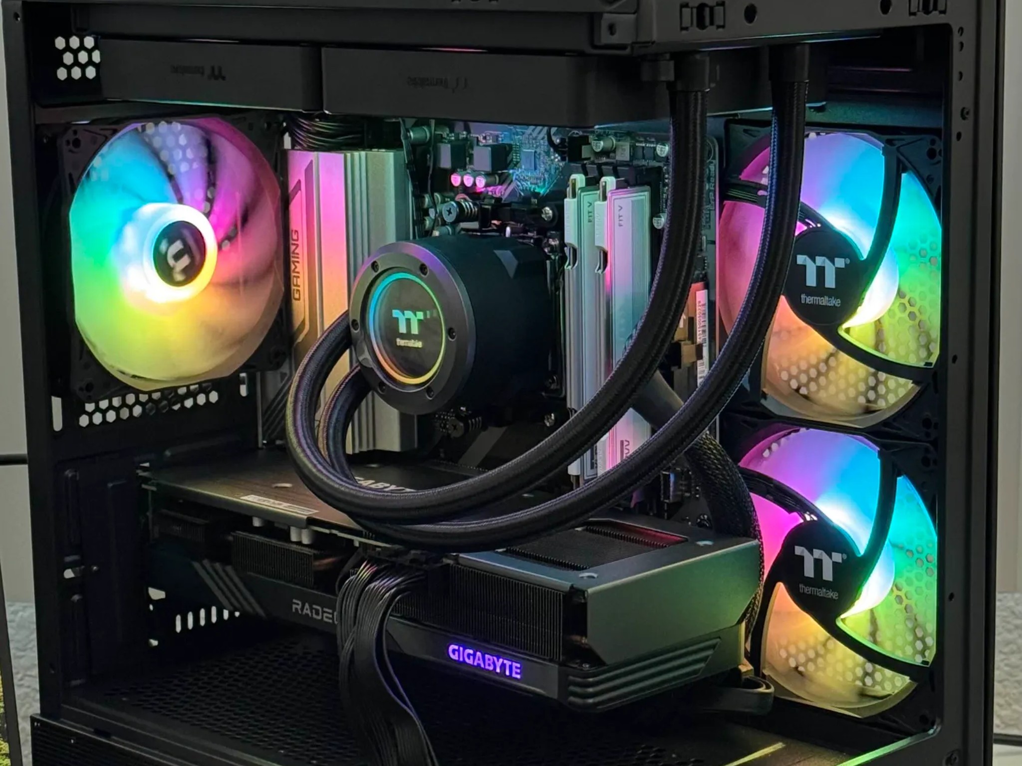 Ryzen 5 7600X + Radeon RX 7600 XT 16GB + 32GB DDR5 Ram (2x16GB) + 1TB M.2 NVME Storage
