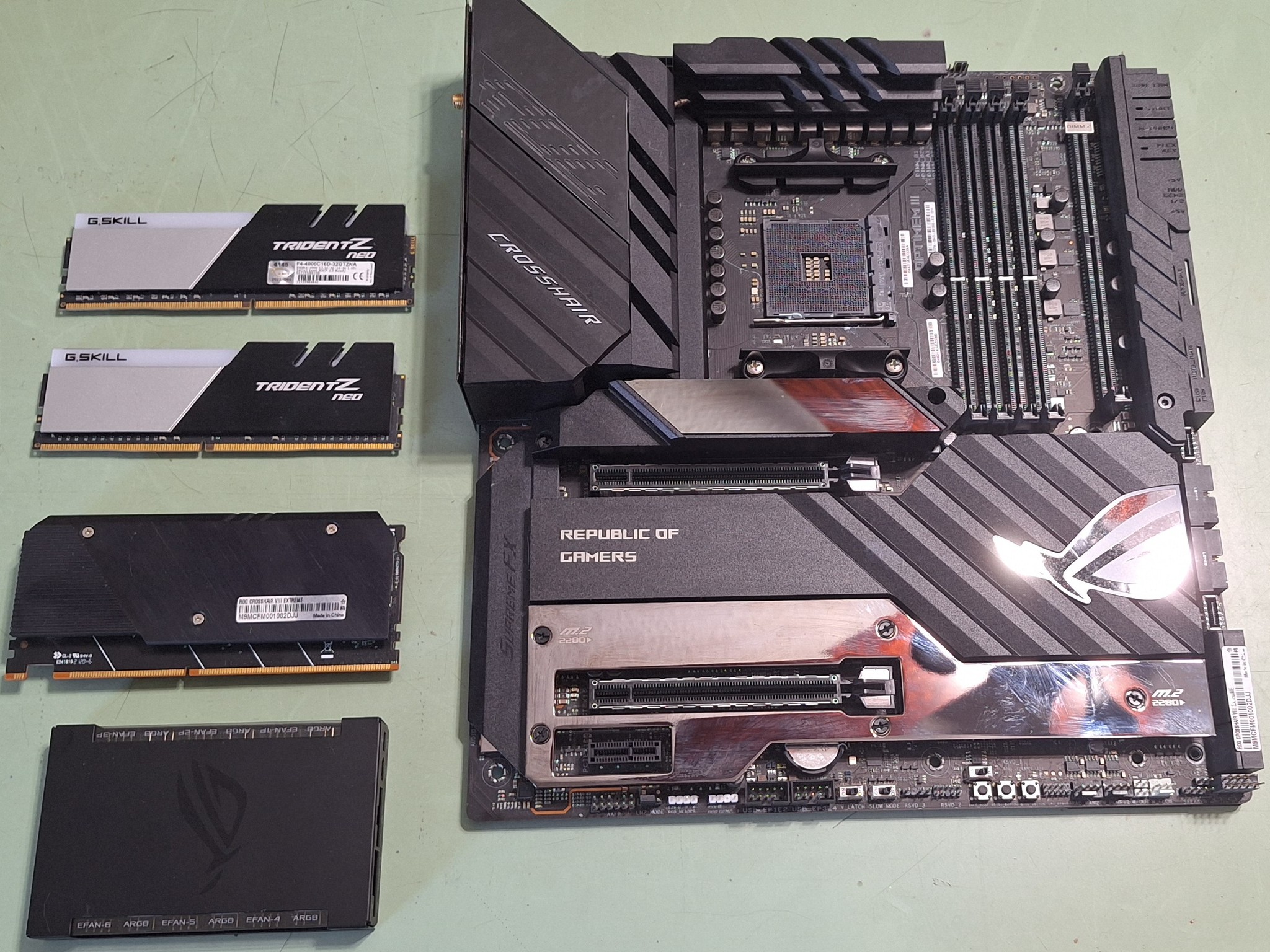 CROSSHAIR VIII EXTREME AM4 X570 Motherboard with 32gigs DDR4 Ram