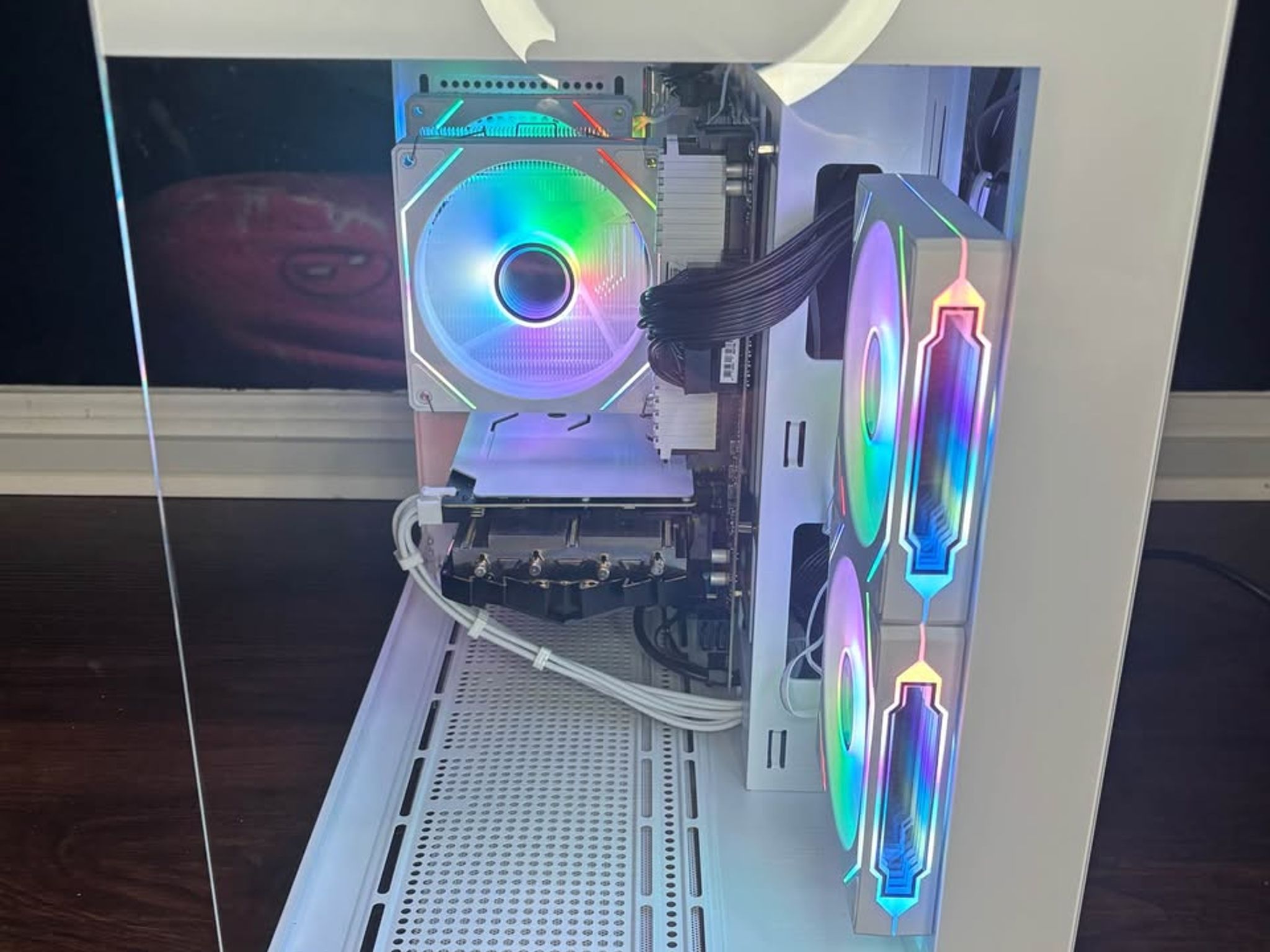 White Gaming PC (RTX 2060 6GB + AMD Ryzen 5 3600 + 16GB DDR4 + SSD)