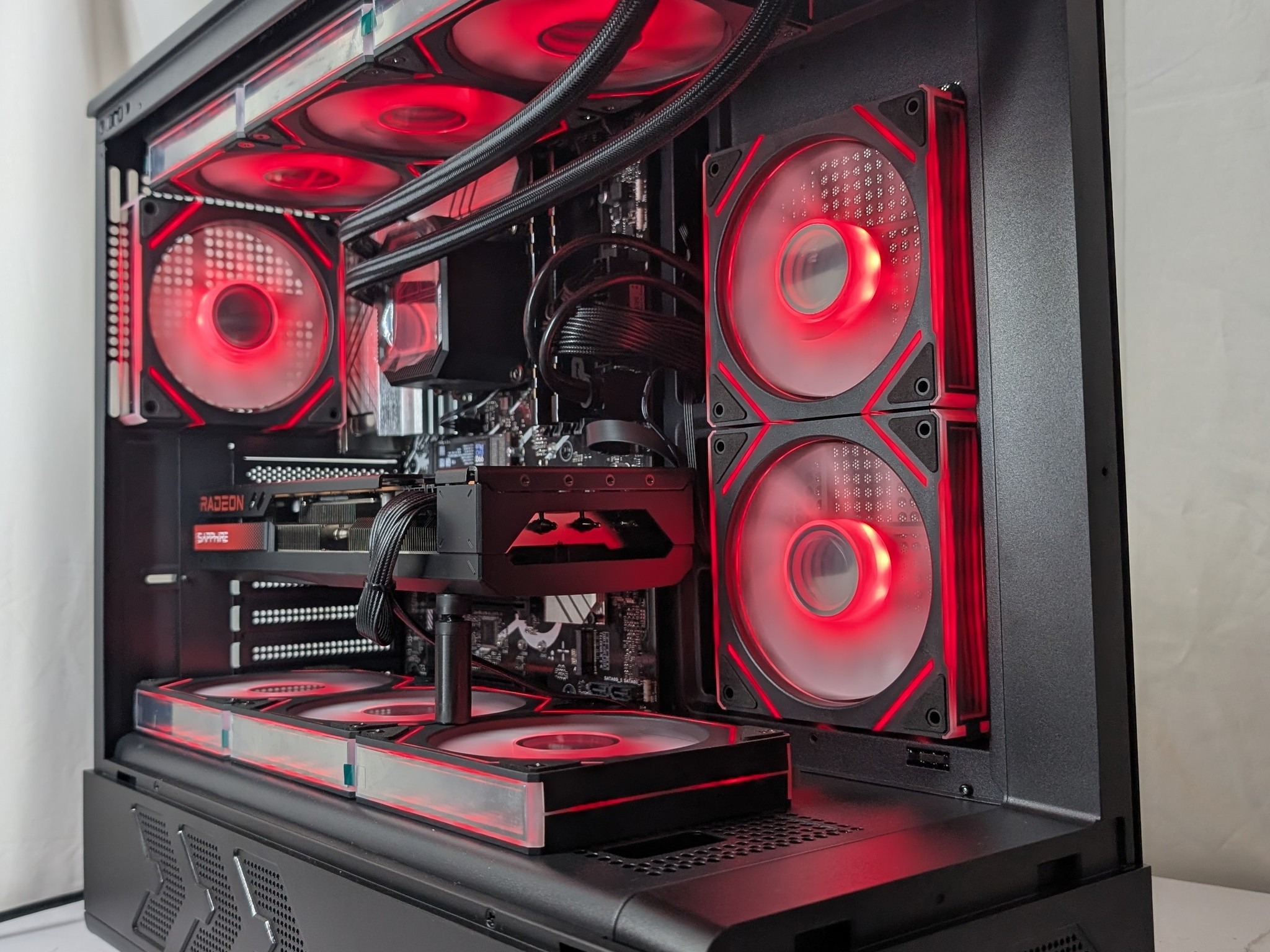 RX 7800XT | I5 12400F | 16GB DDR5 | 1TB NVME | 650W |