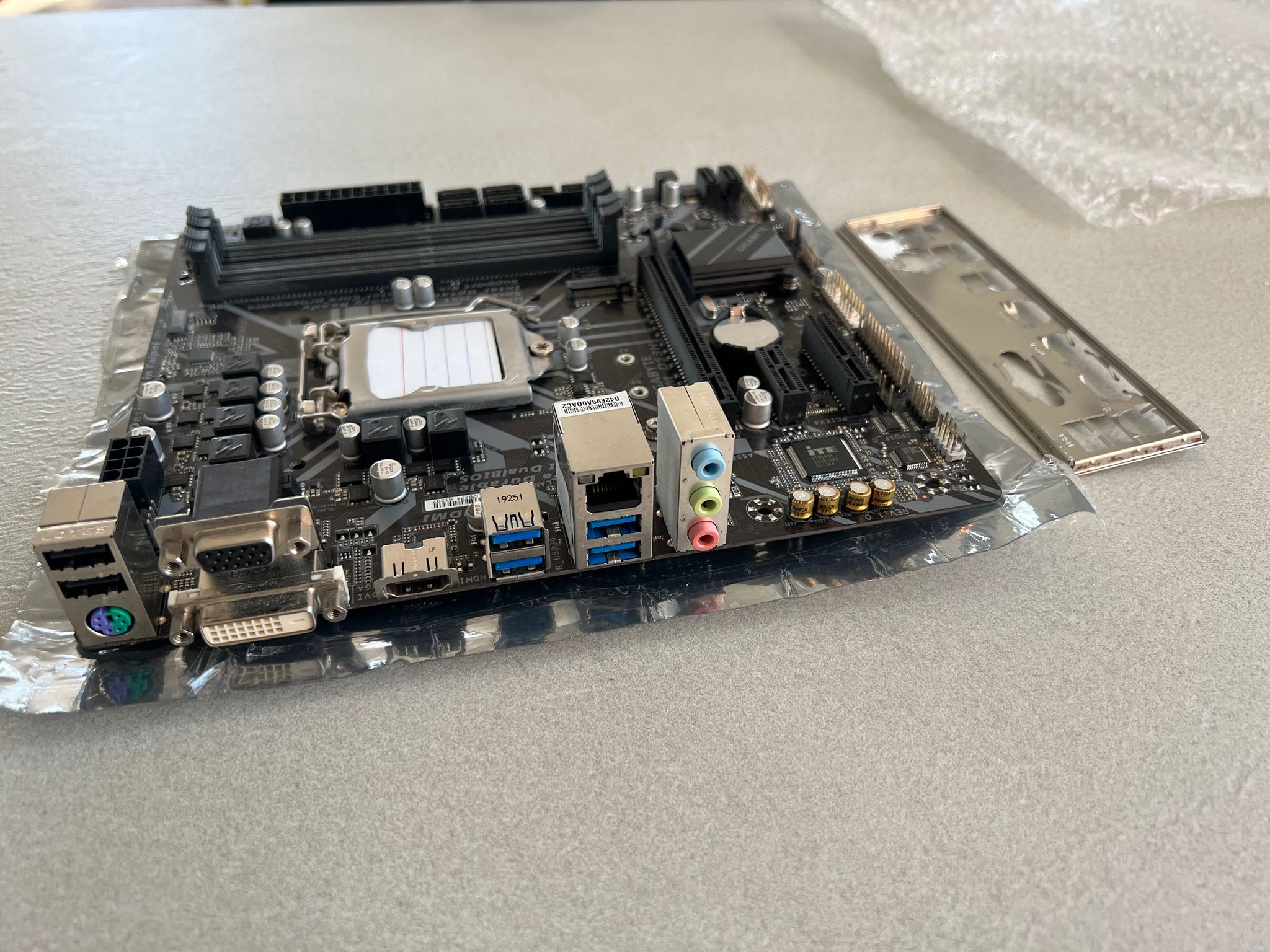 Gigabyte B365M DS3H WIFI Intel B365 1151 LGA MicroATX M.2 Desktop Motherboard