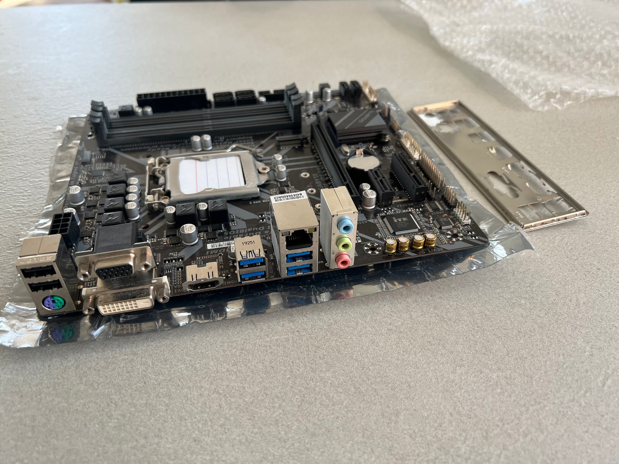 Gigabyte B365M DS3H WIFI Intel B365 1151 LGA MicroATX M.2 Desktop Motherboard