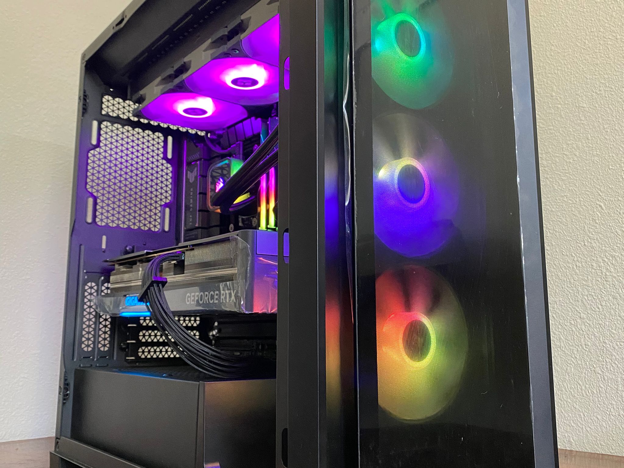 Black Opal III Ryzen 7 7700X RTX 4080 32GB DDR5 6000 CL 30 2TB NVME