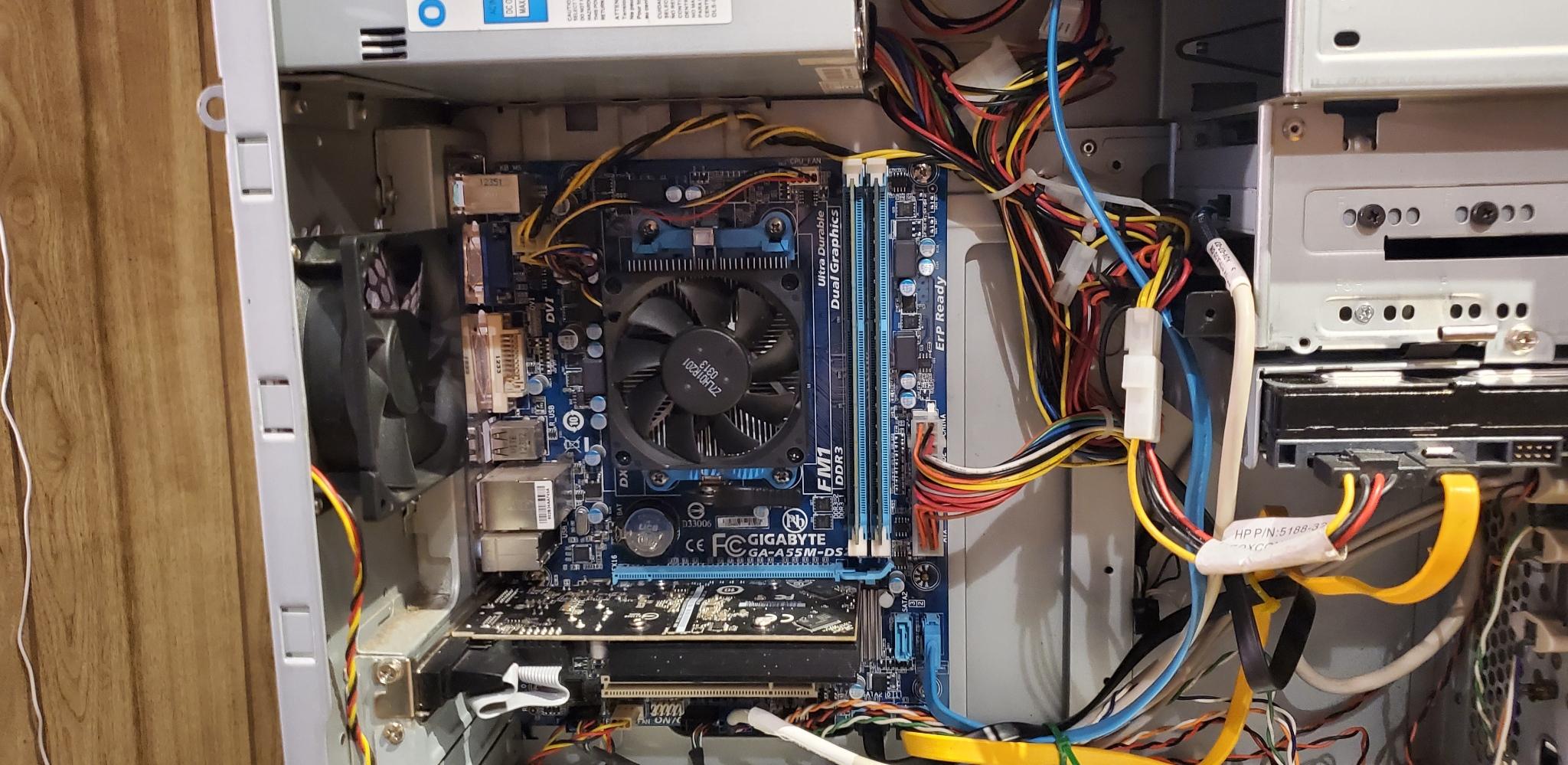 Retro Gaming PC - AMD Quad-Core / 8GB / Patriot SSD + 750GB / Win 7 Pro /