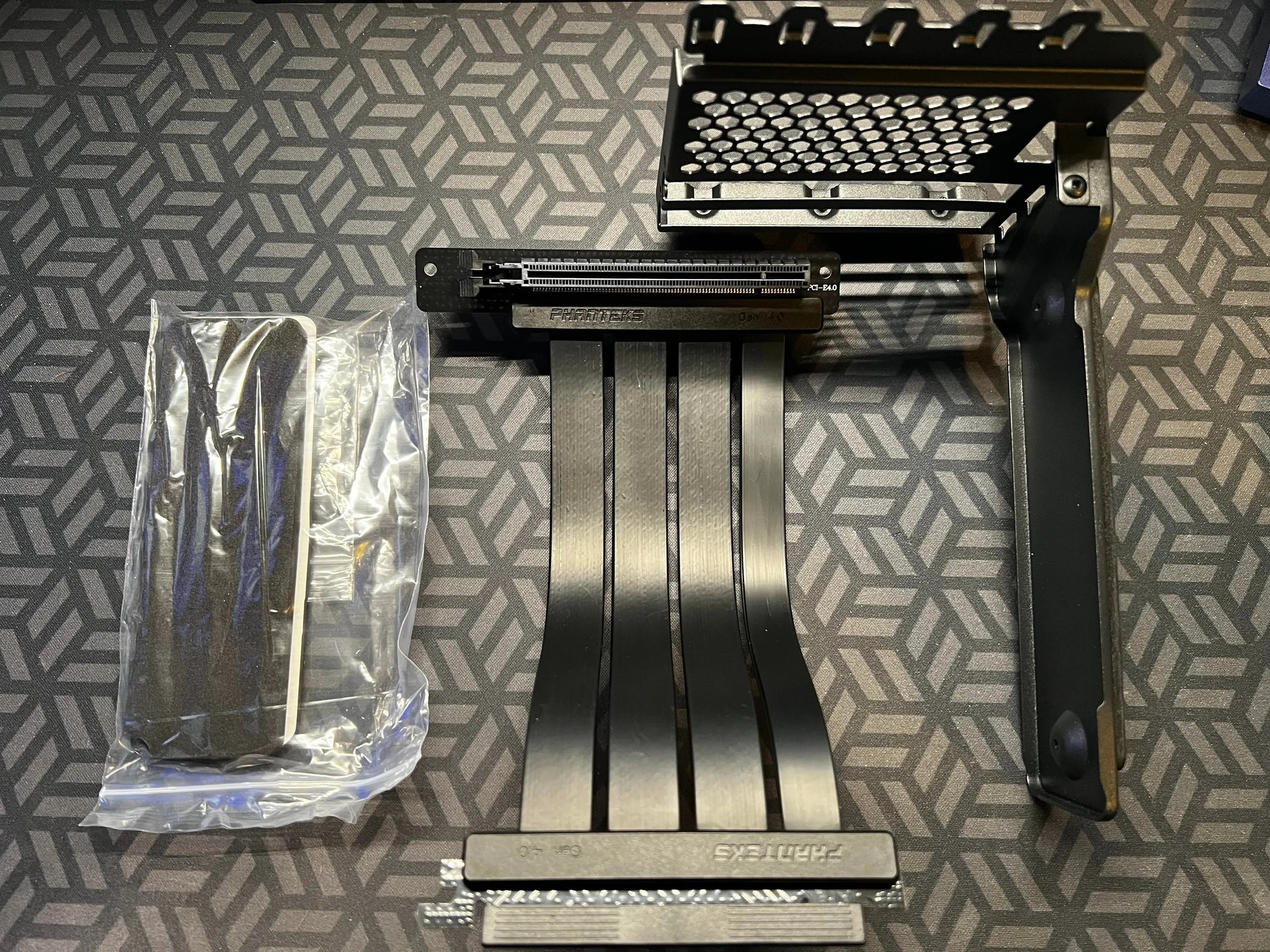 Phanteks (PH-VGPUKT4.0_03) Gen4 Vertical GPU Bracket - PCI-E Gen4 x16 Riser Cable Kit