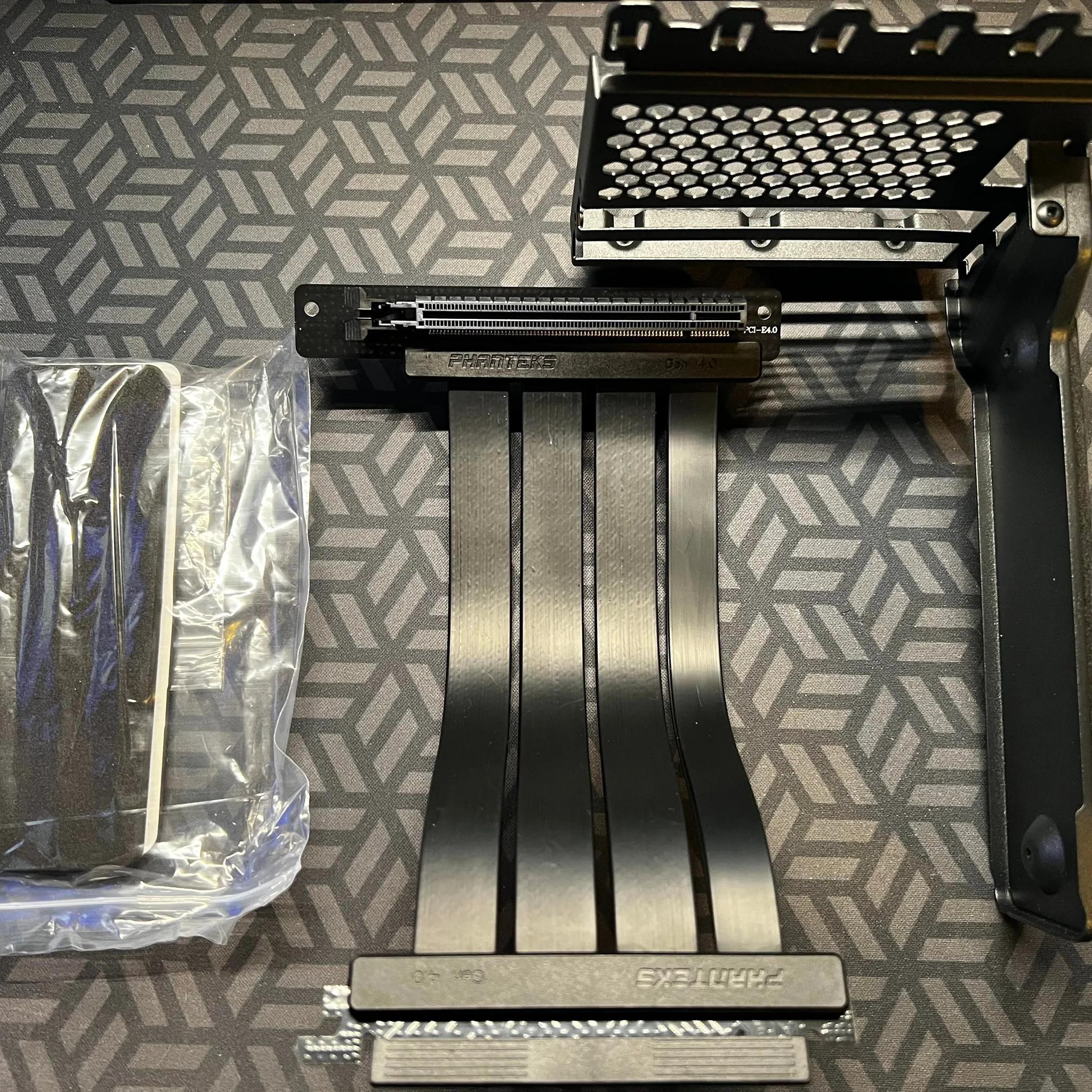 Phanteks (PH-VGPUKT4.0_03) Gen4 Vertical GPU Bracket - PCI-E Gen4 x16 Riser Cable Kit
