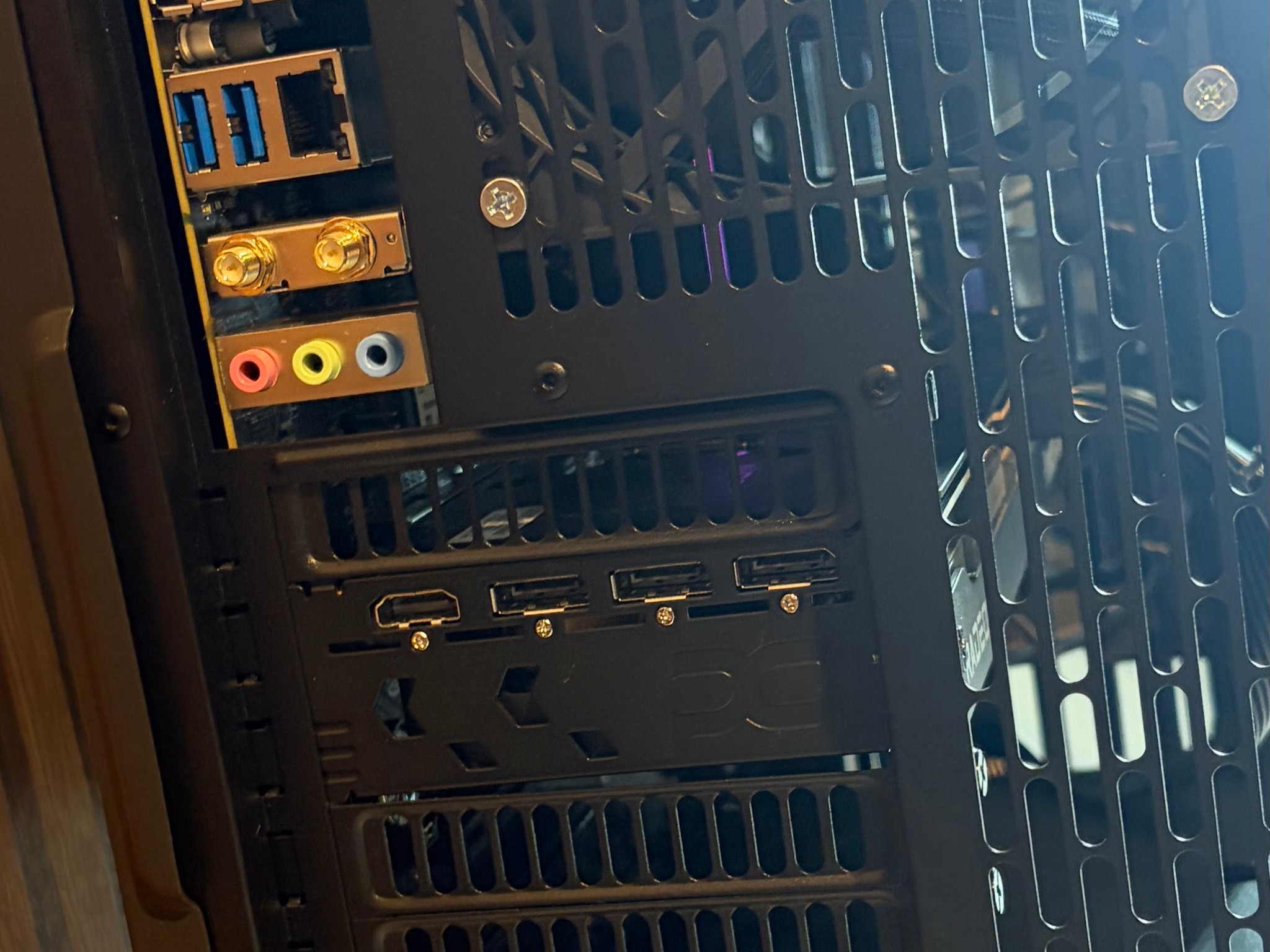 9070 16GB | RYZEN 5 7600X | 24GB DDR5 | 1TB SSD | 850W