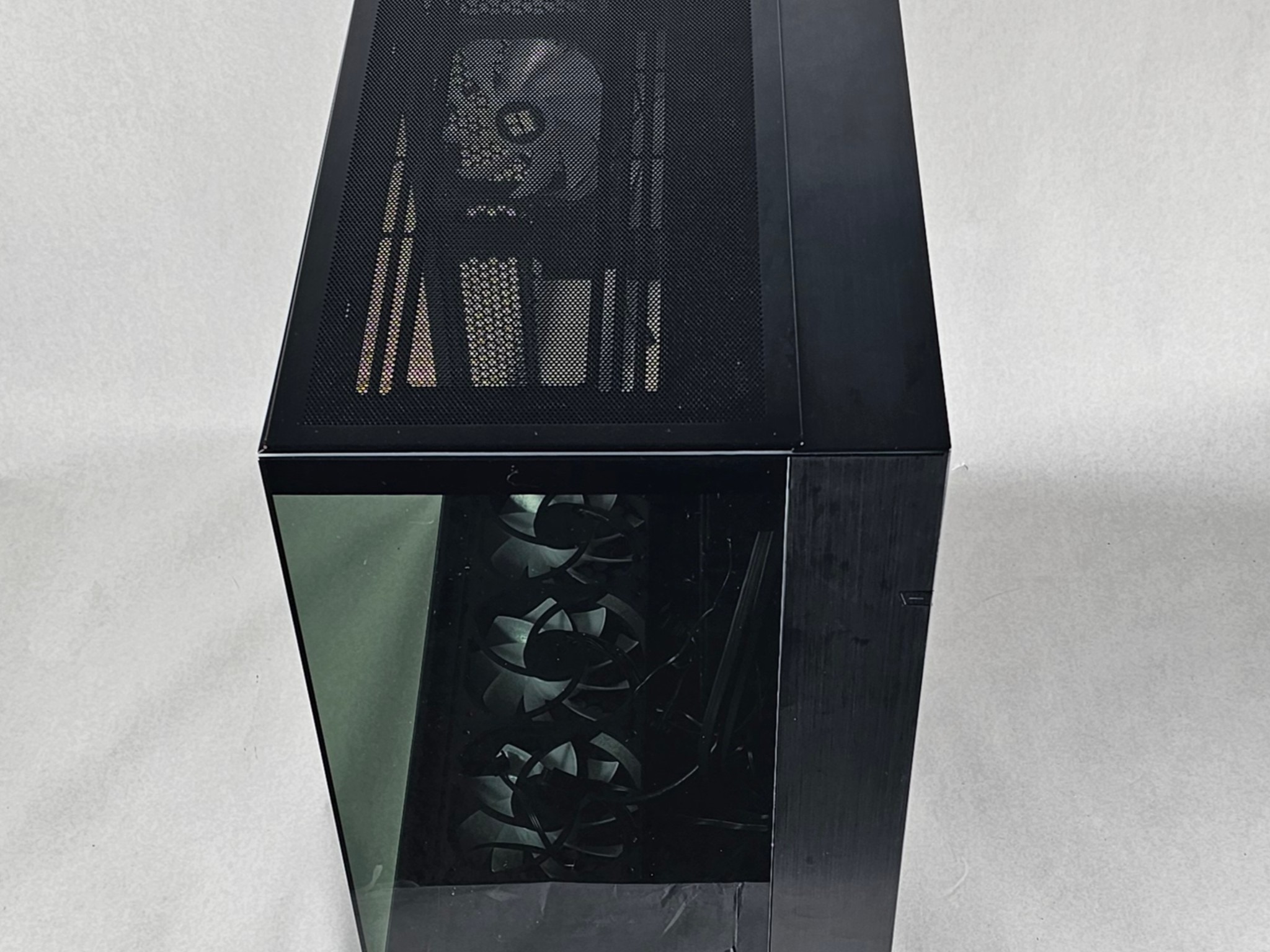 Lian Li PC Case 497 w\ Tempered Glass and 7 RGB Fans