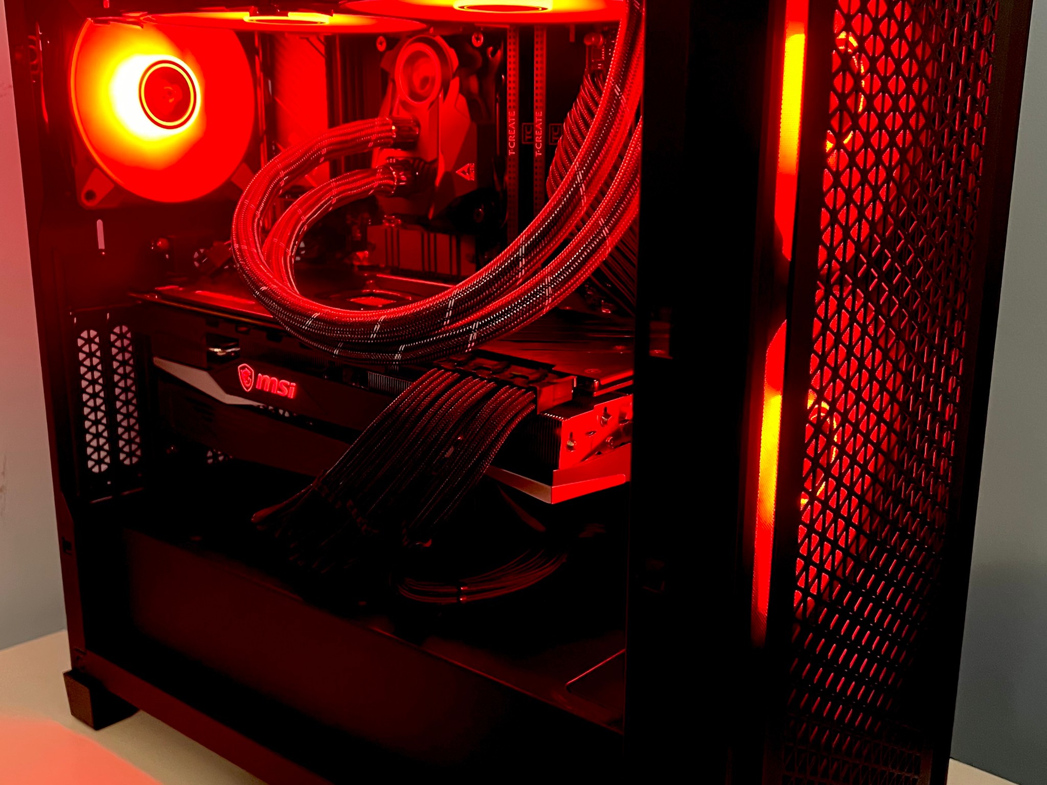 RX 7900 XTX w/ Ryzen 7 7700X - 4K Gaming PC with RGB Fans