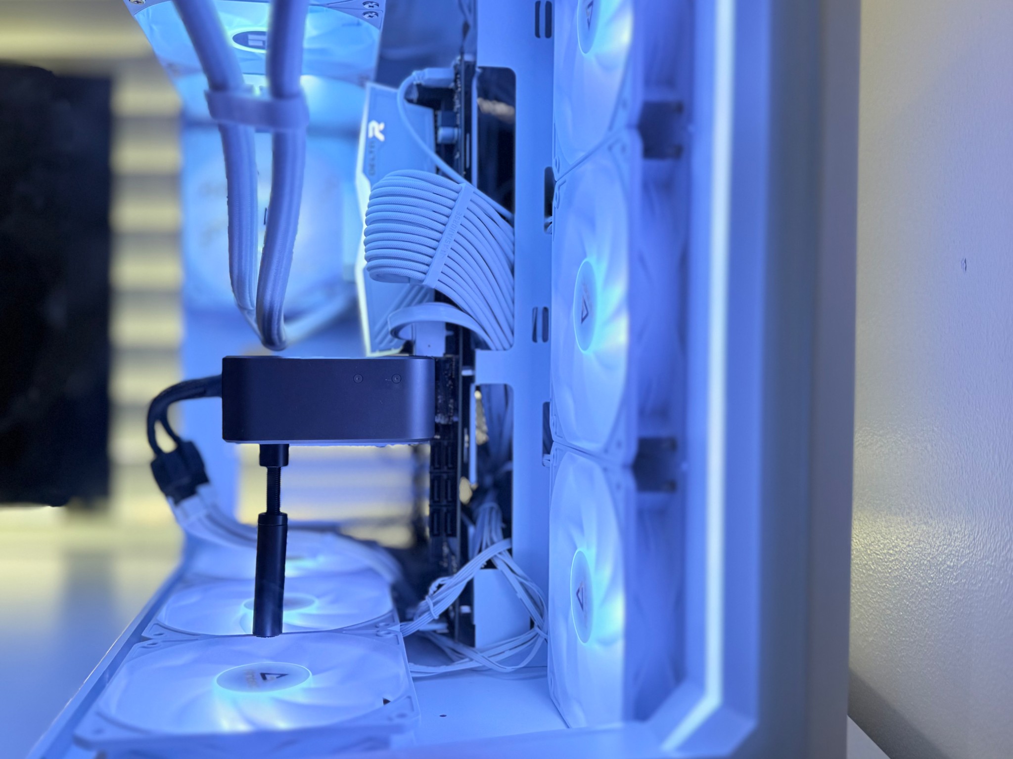 SALE! ❄️ 𝙒𝙃𝙄𝙏𝙀𝙊𝙐𝙏 // RYZEN 7 5700X, RTX 3080 // High-End Gaming PC //