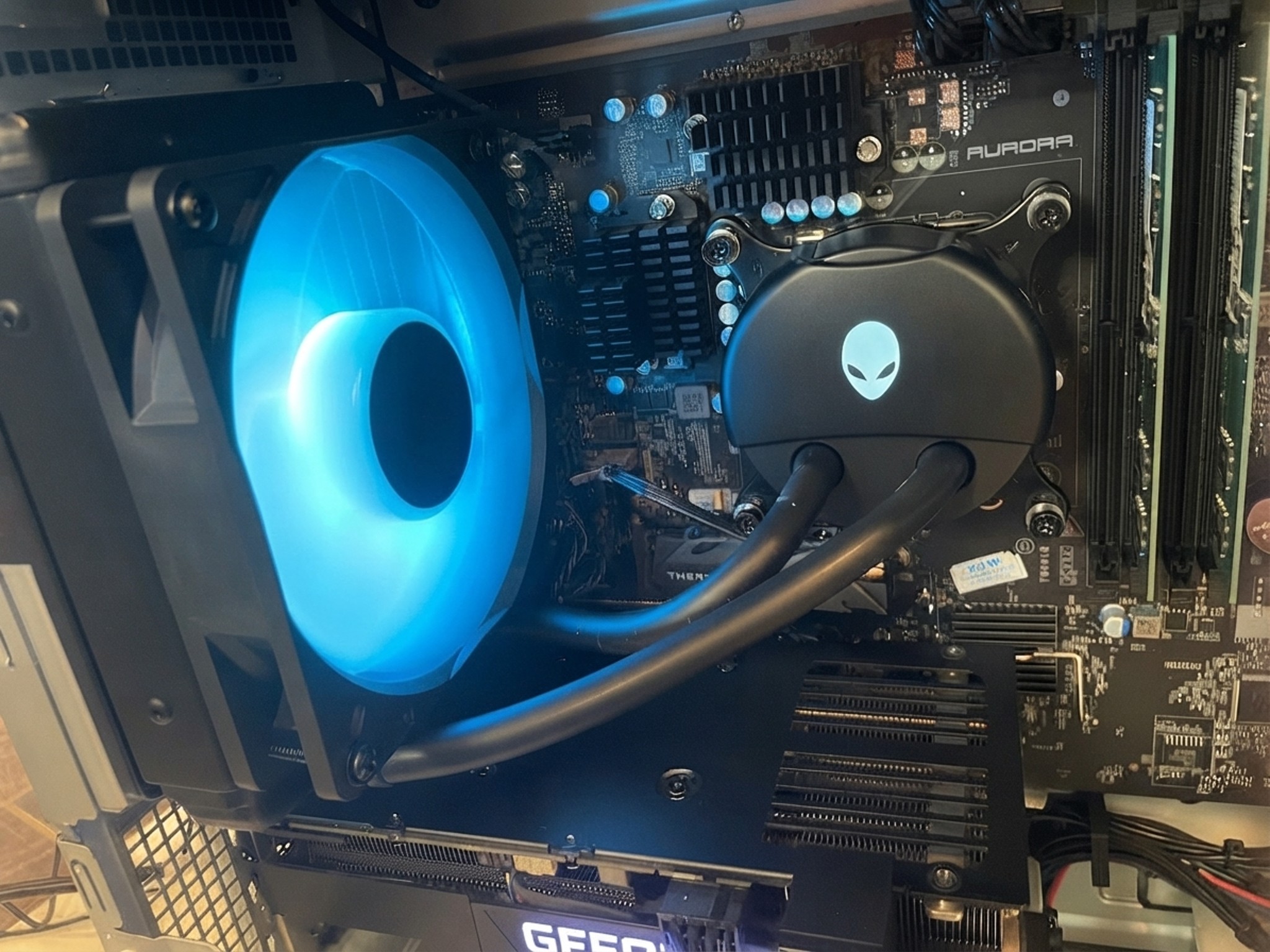 Dell Alienware Aurora R13 Gaming PC i7-12700F RTX 3060 Ti 16GB DDR5 1TB NVMe + 1TB SSD Liquid Cooled