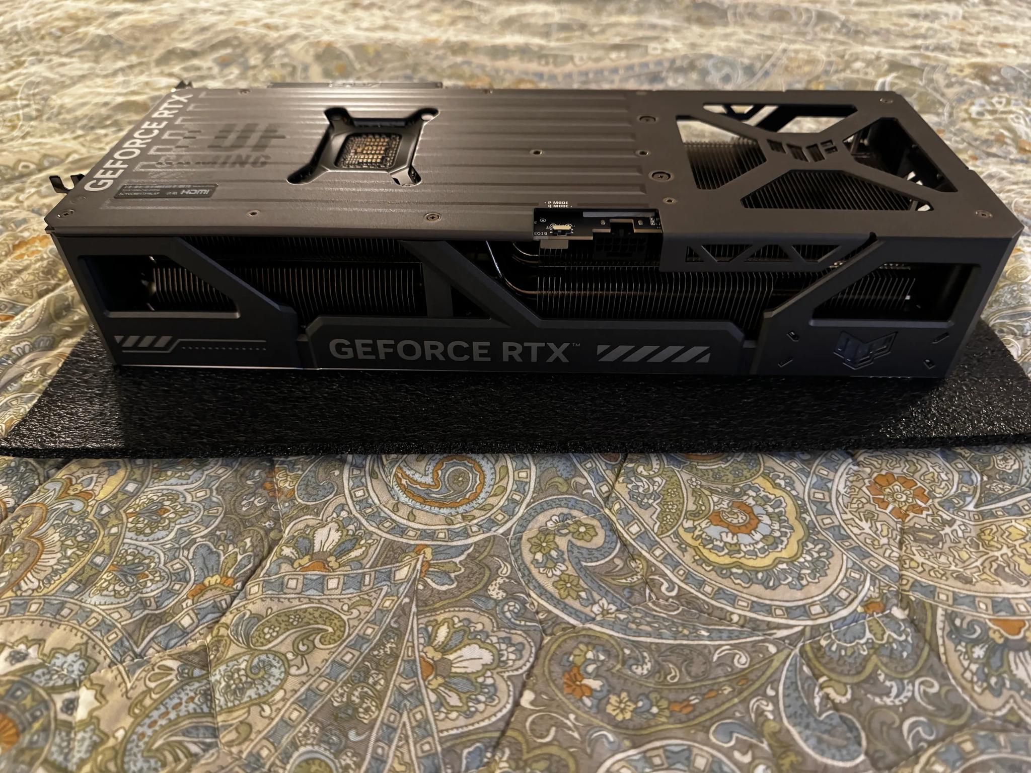 ASUS - TUF Gaming NVIDIA GeForce RTX 5080 16GB GDDR7 PCI Express 5.0 Graphics