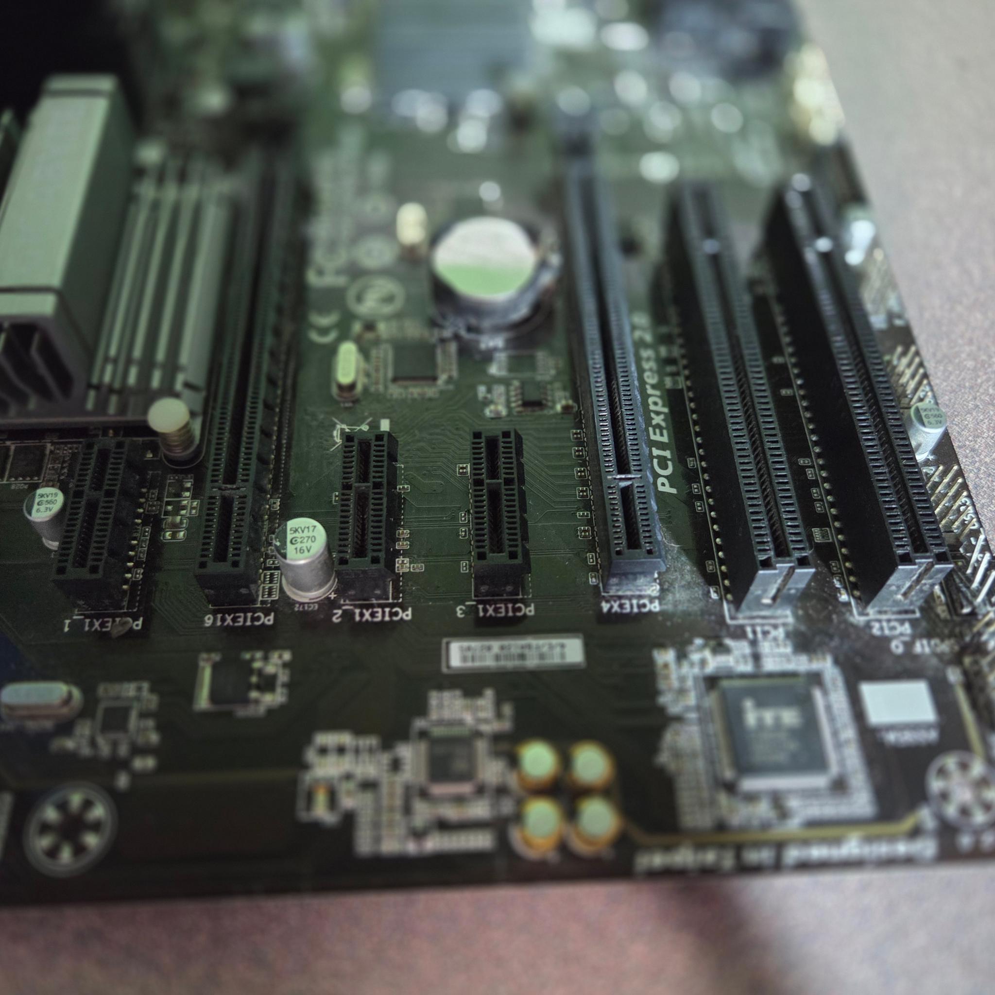 Bundle: Gigabyte GA-970A-DS3P | AMD FX-8320 | 16GB Corsair RAM DDR3